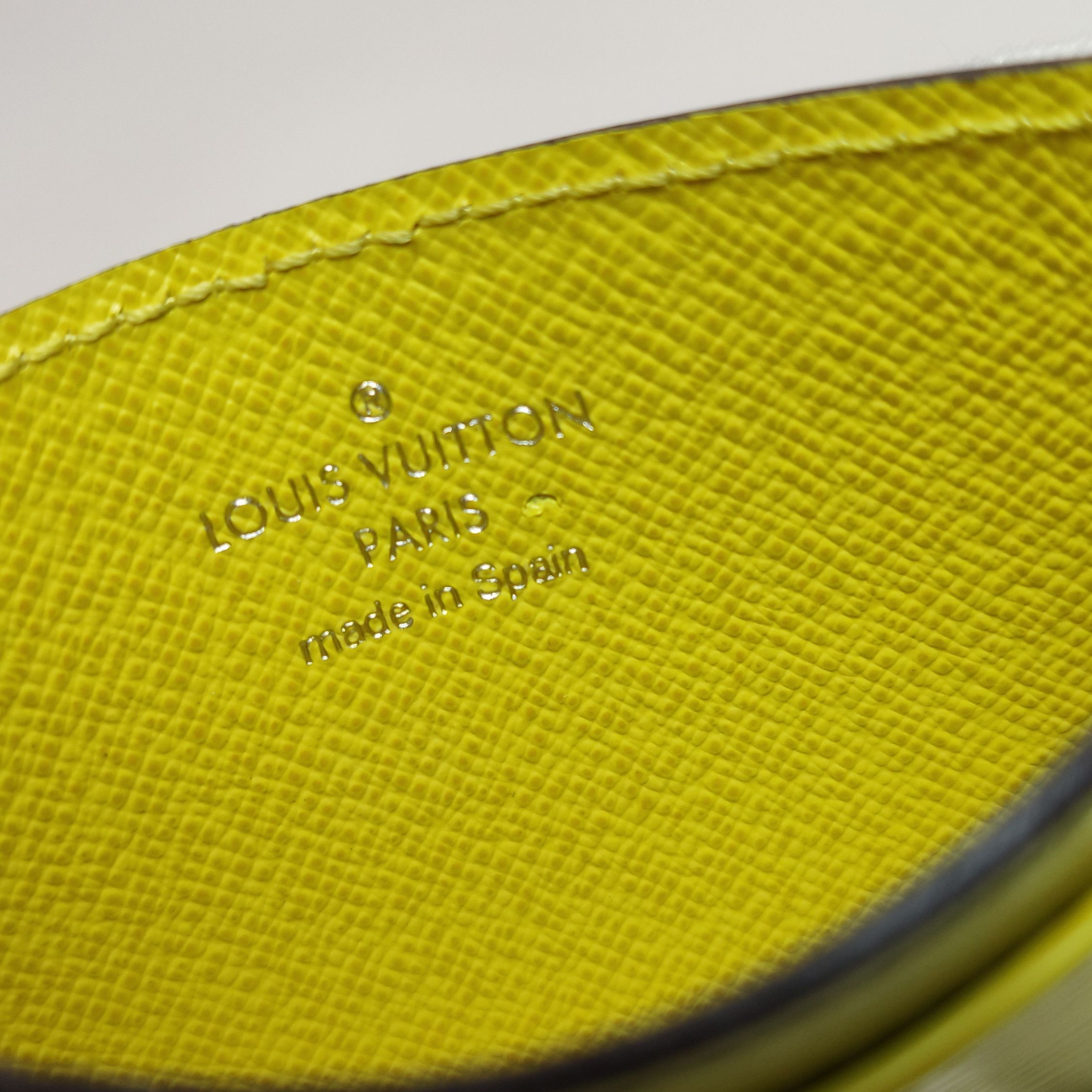 Louis Vuitton Louis Vuitton (LV) Cowhide solid color water ripple letter Size ONE SIZE - 6 Thumbnail