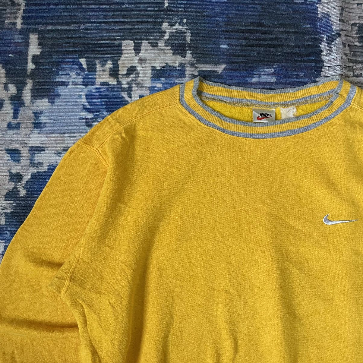 Nike Rare 90s Nike Yellow Boxy Mini Swoosh Sweatshirt Size US M / EU 48-50 / 2 - 4 Thumbnail