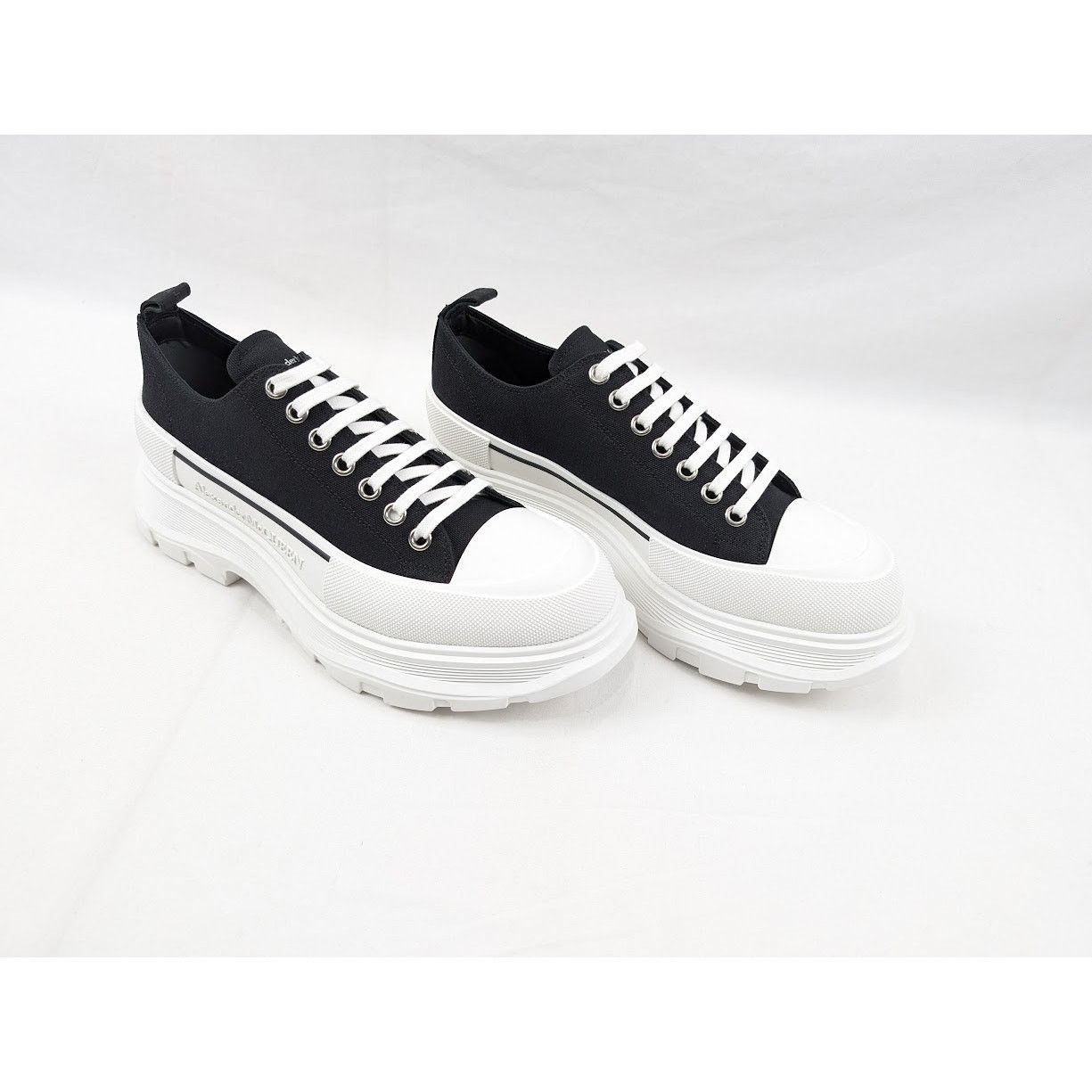 Alexander McQueen o1rshd1 Tread Slick Boots in Black/White Size US 12 / EU 45 - 15 Thumbnail