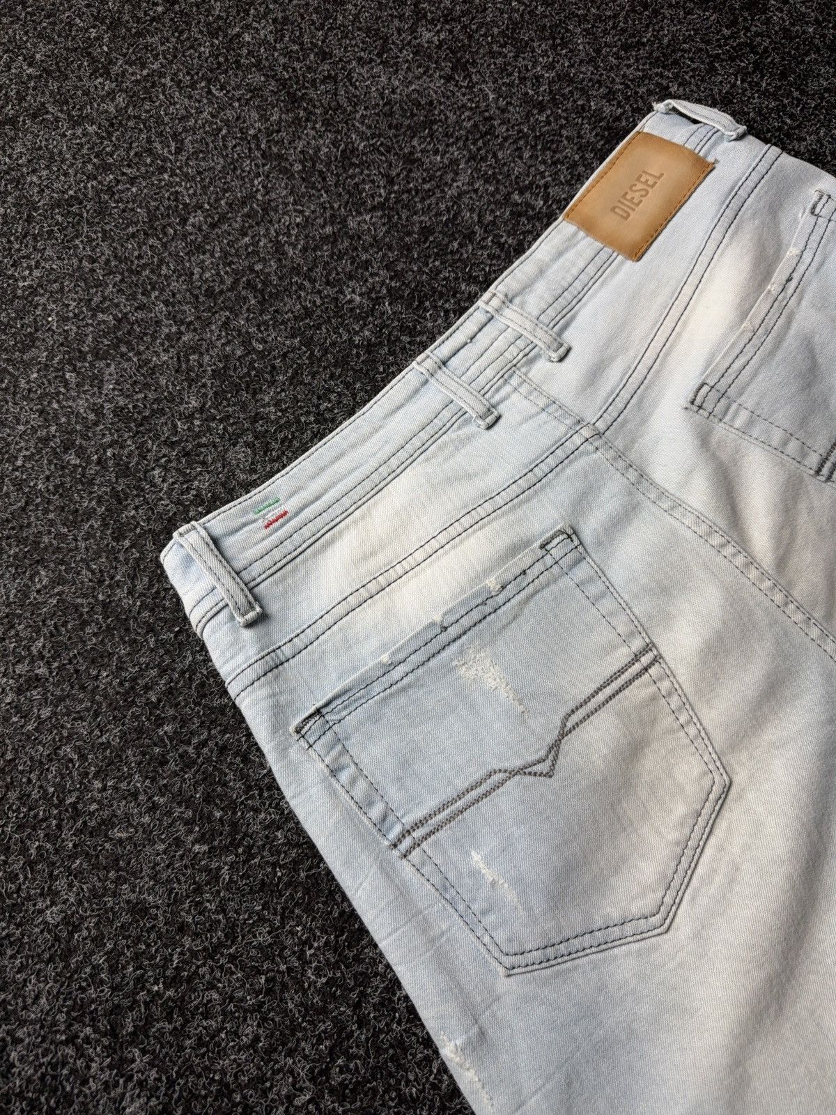 Diesel 00s Diesel Industry Light Wash Distressed Jeans Y2K Italy Size US 34 / EU 50 - 19 Thumbnail