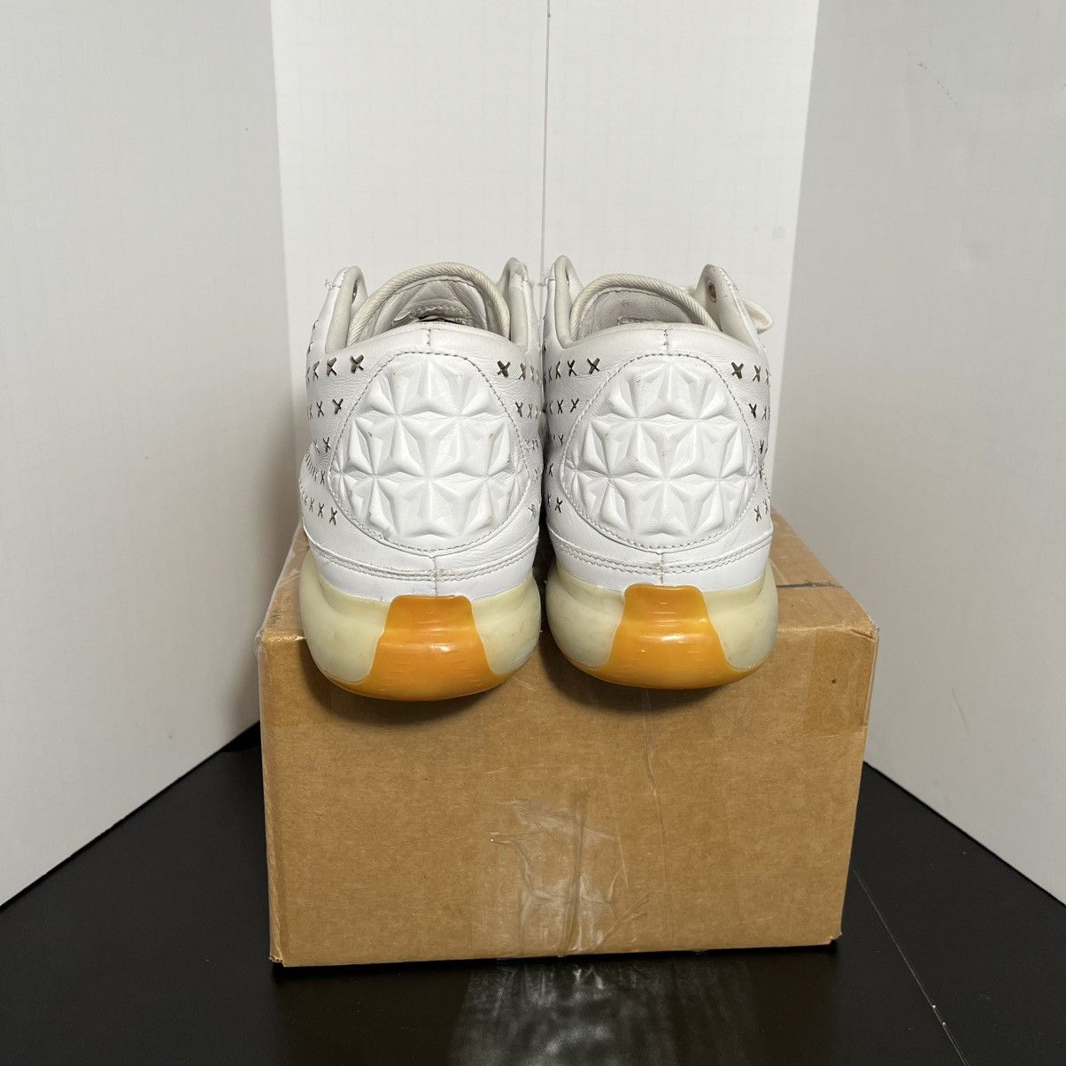 Nike Nike Kobe 10 Mid EXT White Gum 2015 Men’s 11 802366-100 Size US 11 / EU 44 - 5 Thumbnail