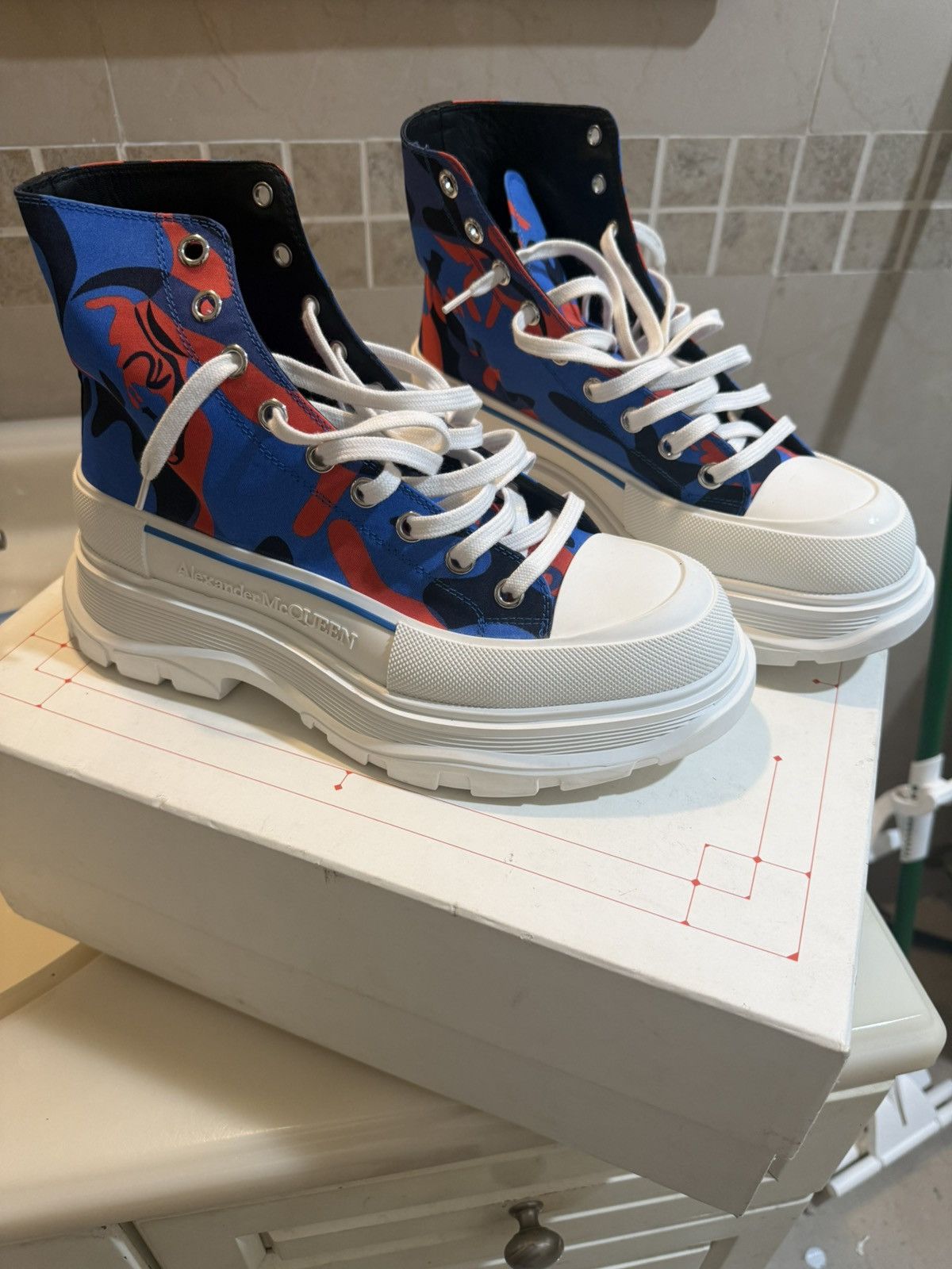 Alexander McQueen Alexander McQueen camo-print high-top sneakers/boots Size US 8 / EU 41 - 1 Thumbnail