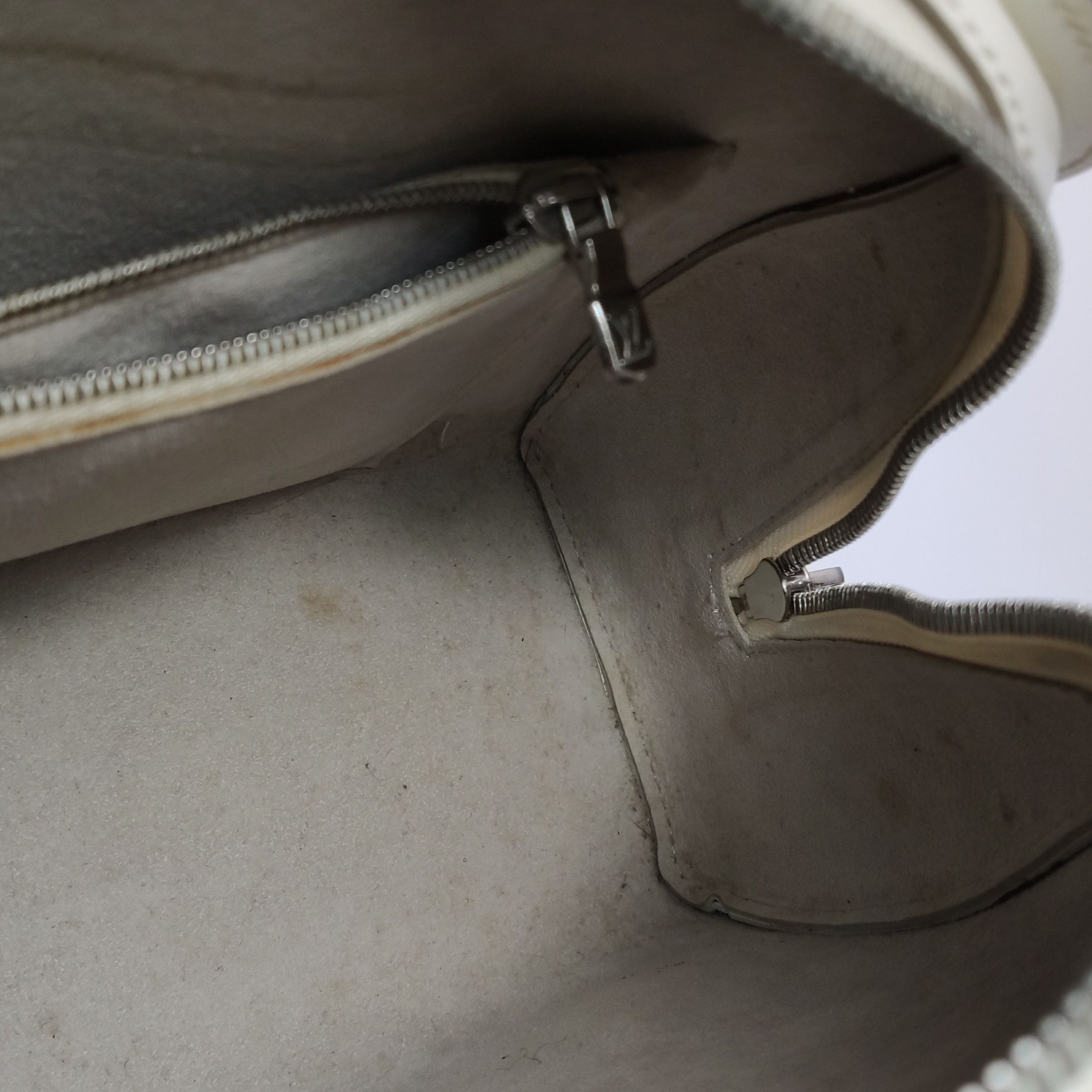 Louis Vuitton Louis Vuitton (LV) Pont Neuf cowhide water ripple handbag - Size ONE SIZE - 3 Thumbnail