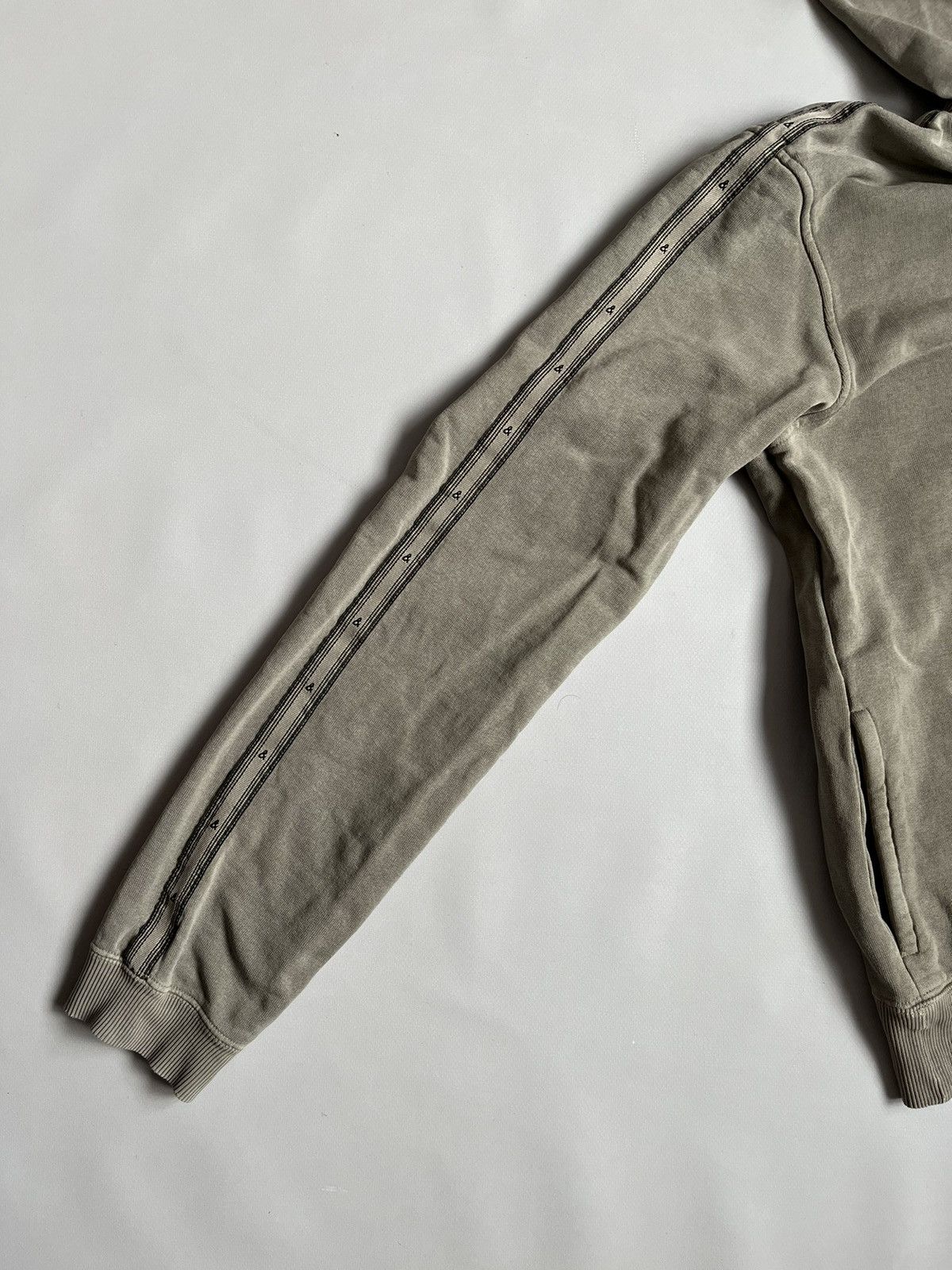 Dolce & Gabbana Vintage 90s Dolce & Gabbana Beige Pocket V Neck Hoodie Size US M / EU 48-50 / 2 - 5 Thumbnail