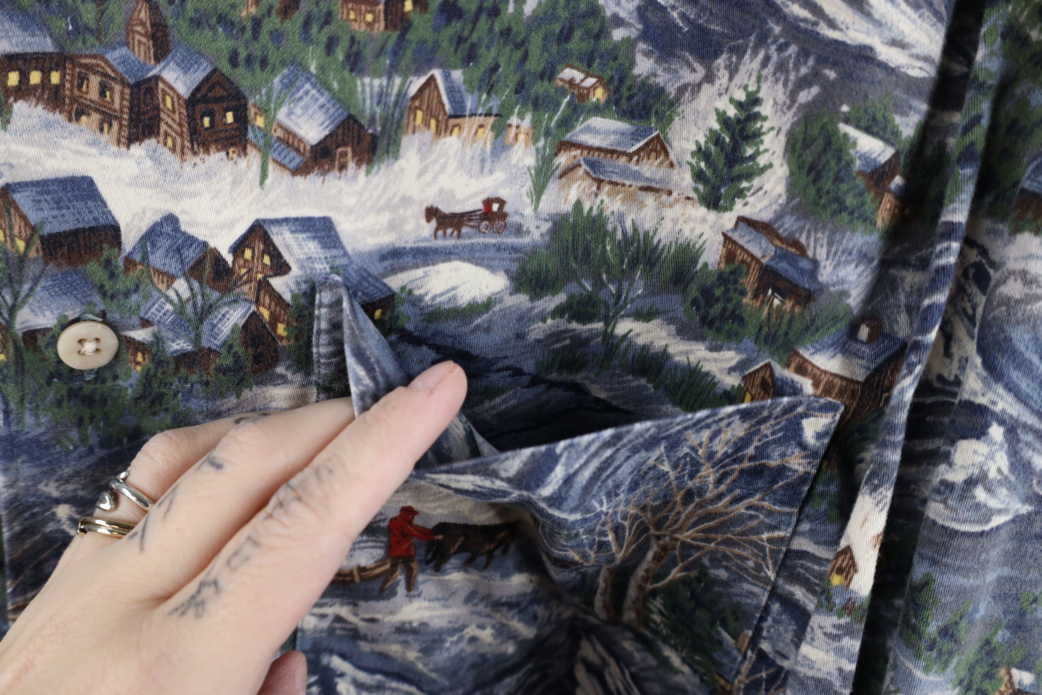 Banana Republic Vintage 90s Banana Republic Christmas Town All Over Shirt Size US M / EU 48-50 / 2 - 4 Thumbnail