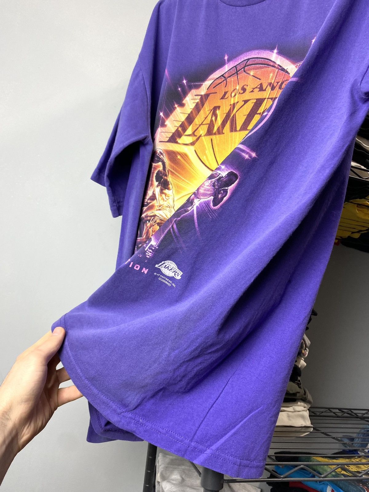 NBA Rare! Vintage 1990’s Los Angeles Lakers NBA T Shirt Size US XL / EU 56 / 4 - 9 Thumbnail