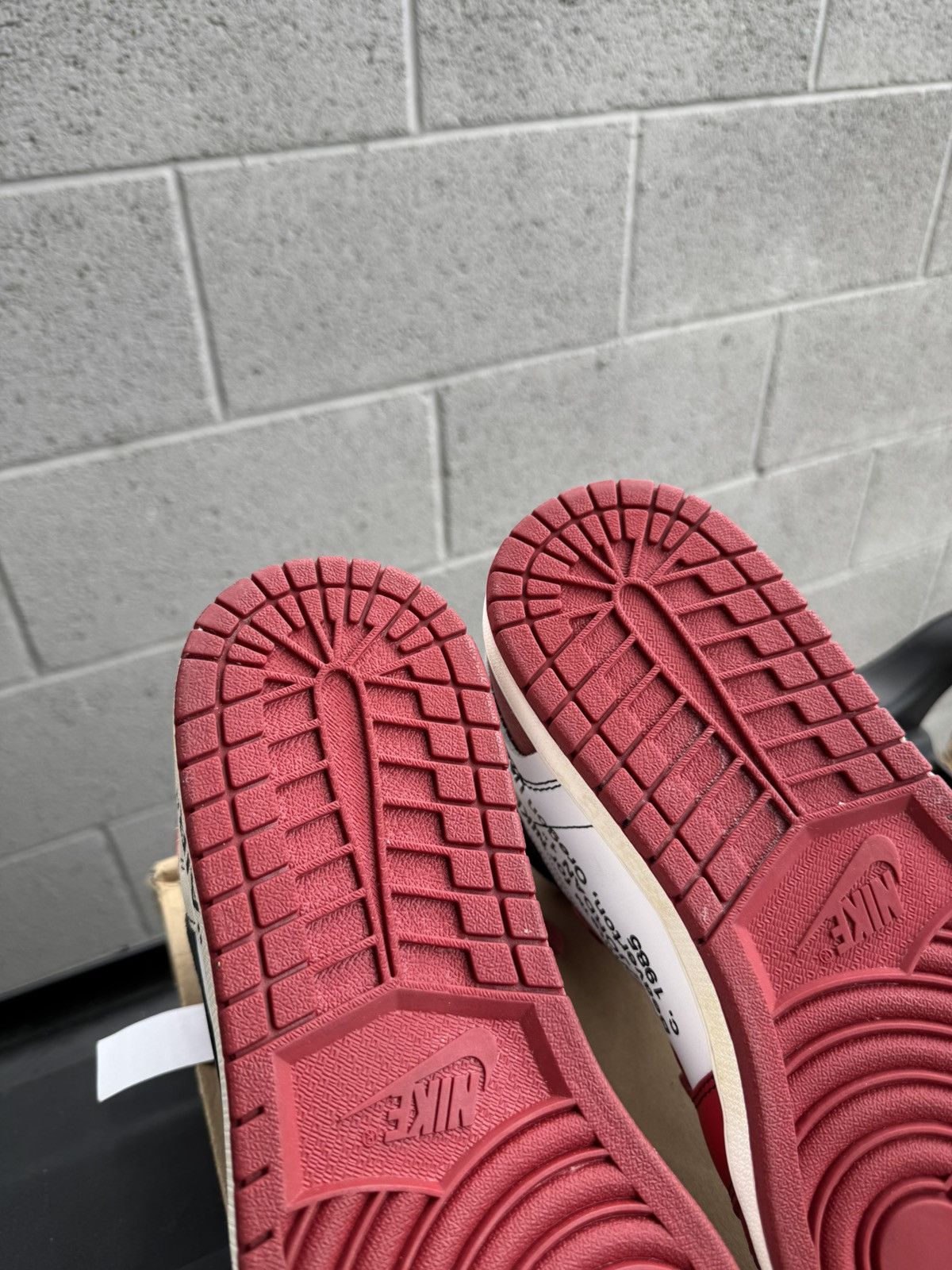 Nike × Off-White OFF-WHITE OFF WHITE JORDAN 1 RETRO HIGH OG CHICAGO SIZE 13 Size US 13 / EU 46 - 14 Thumbnail