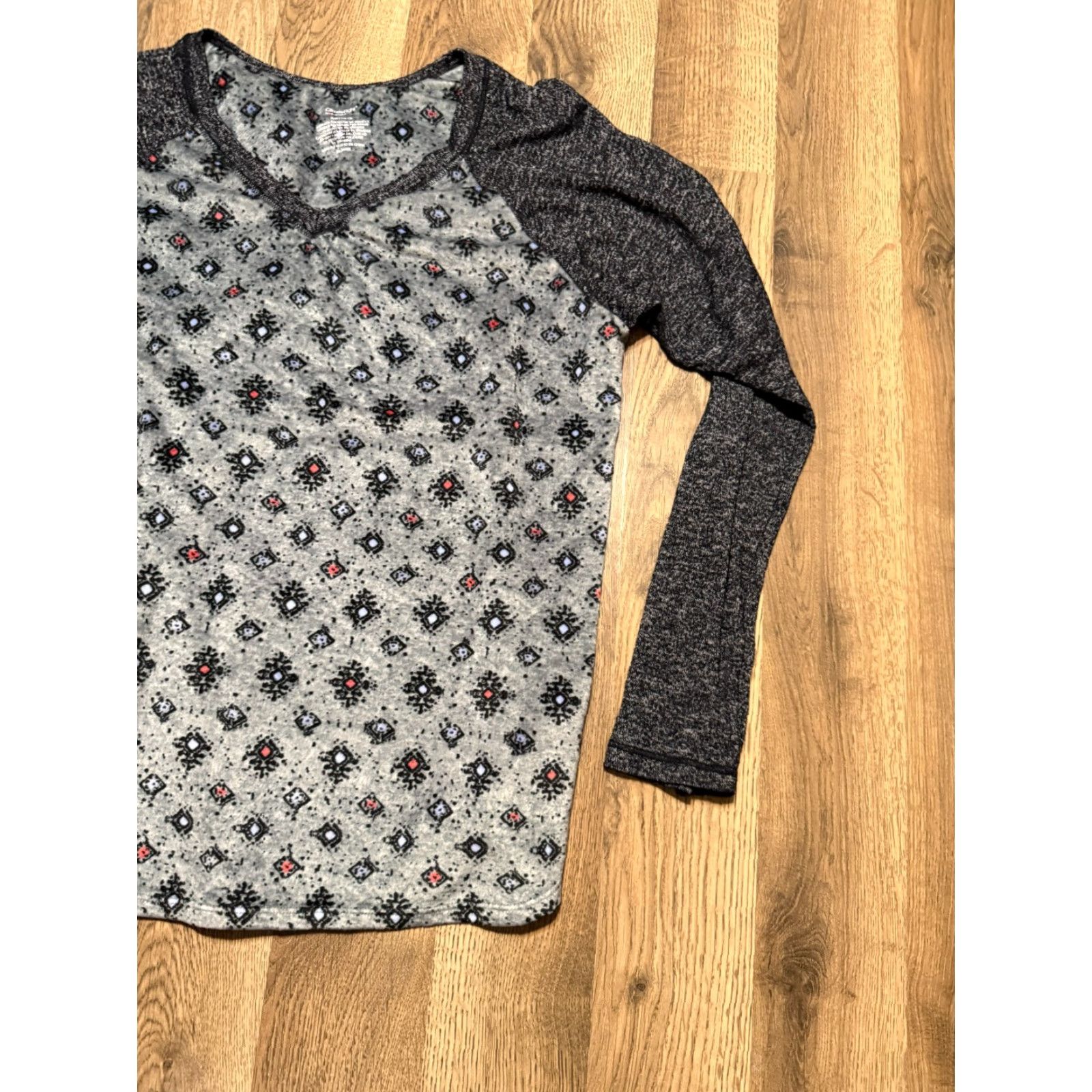 Vintage VINTAGE Climate Right by CuddlDuds Sleepwear Top Women's Medium Gray Red Blue Black Size M / US 6-8 / IT 42-44 - 4 Thumbnail