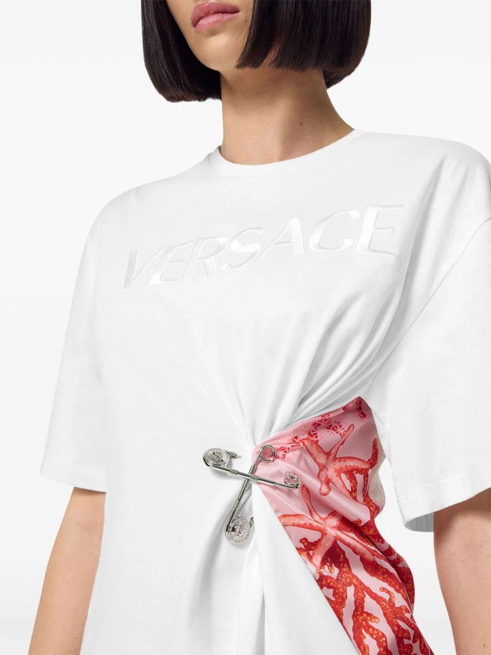 Versace o1s22i1n1024 Baroque Sea Safety Pin T-Shirt in White & Pink Size XS / US 0-2 / IT 36-38 - 5 Thumbnail