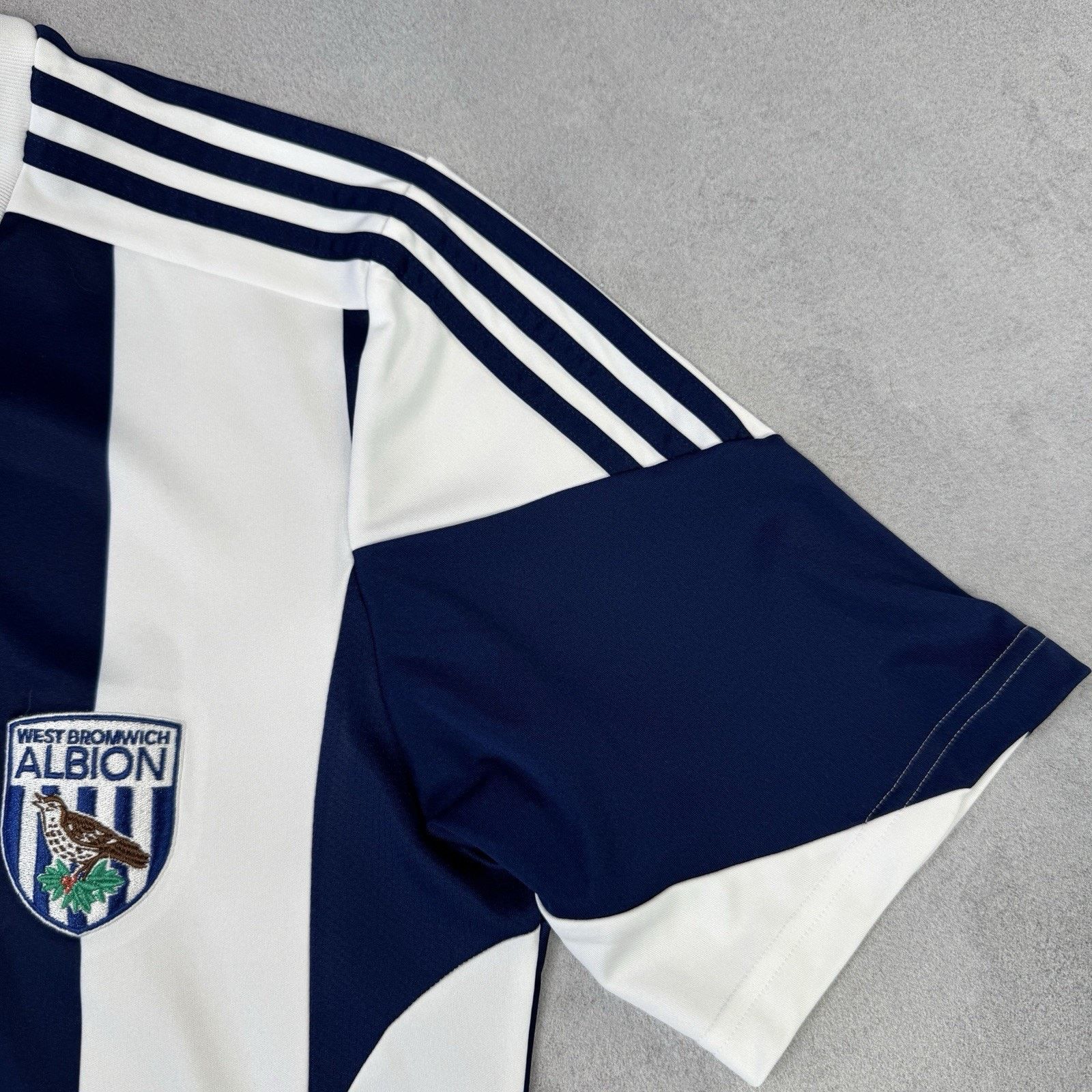 Adidas Vintage West Bromwich Albion 2013 2015 Soccer Jersey Size M Size US M / EU 48-50 / 2 - 2 Thumbnail