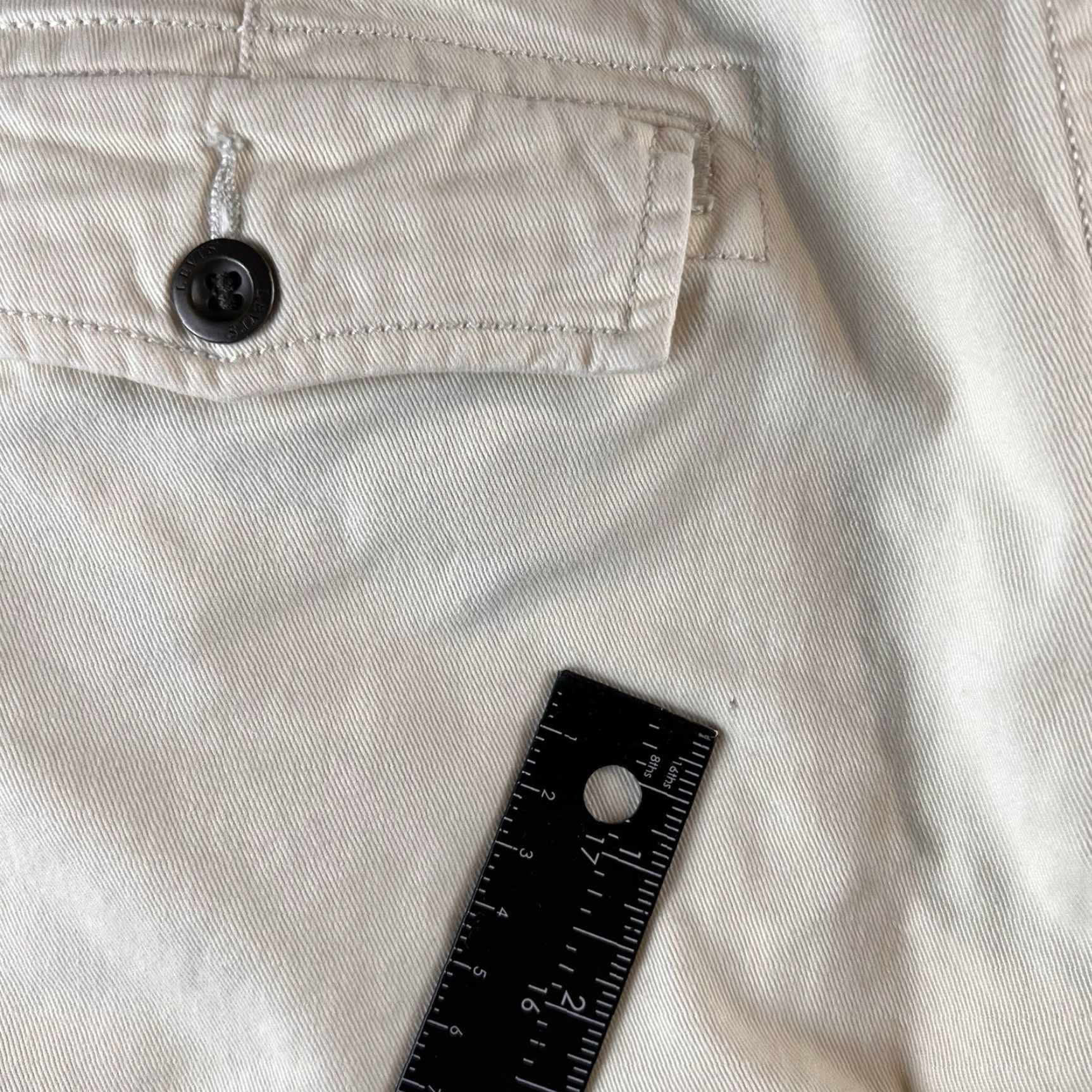 Levi's Levi's Cargo Shorts Mens 29 Ivory Cotton Canvas Flat Front Zip Pocket Read Casual Distressed 10" Inseam Regular Rise 10-12in 29x10" Ivory Size US 29 - 7 Thumbnail