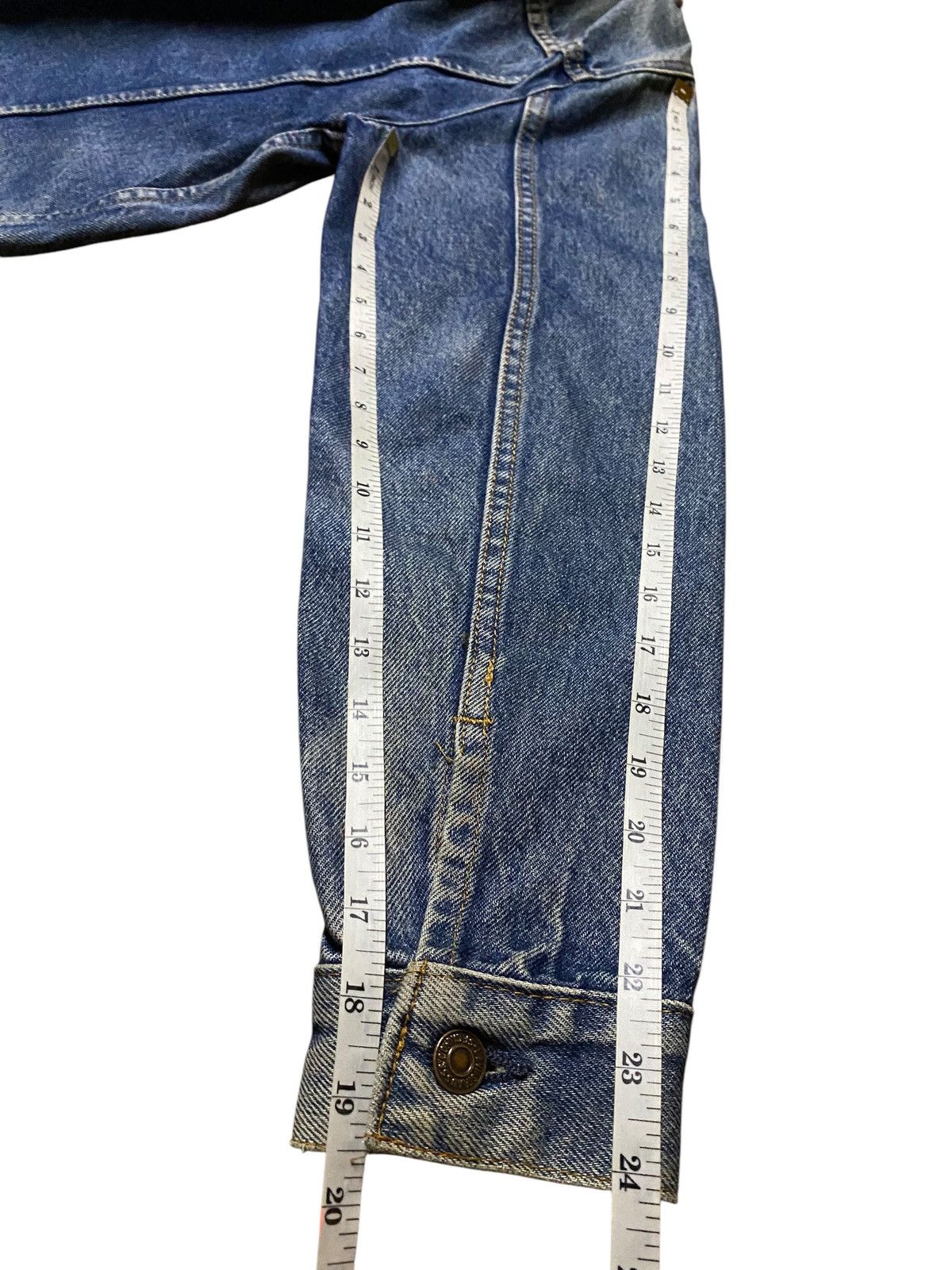 Levi's 1980s Levi's denim jacket in blue, with a distressed look Size US S / EU 44-46 / 1 - 15 Thumbnail