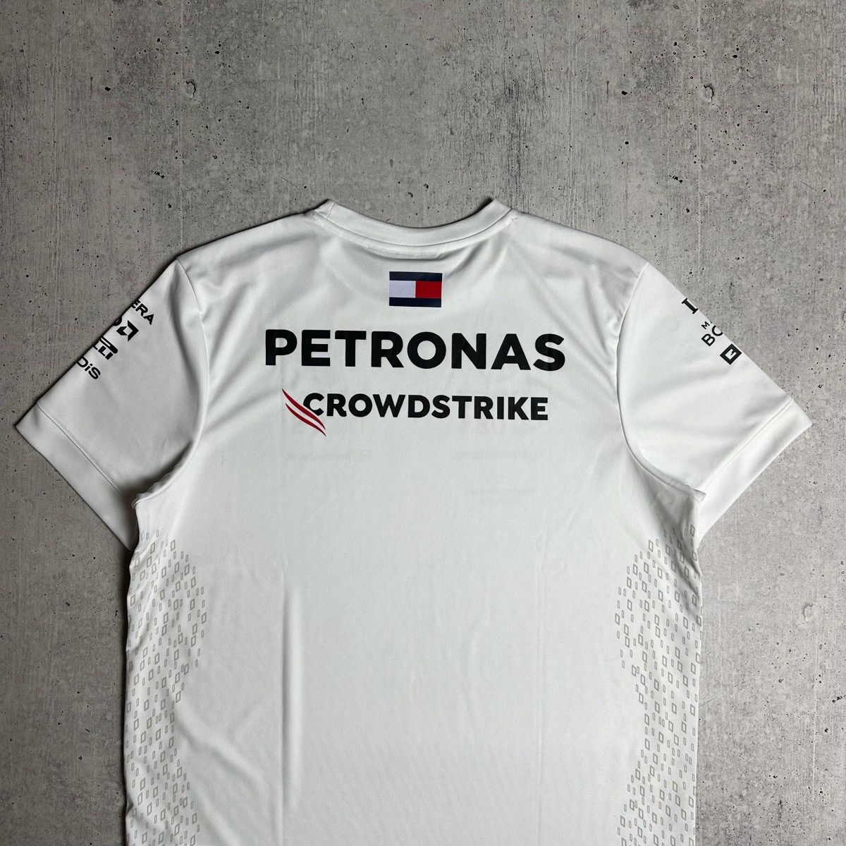 Mercedes-Benz × Tommy Hilfiger Formula Uno Mercedes Benz AMG Petronas T shirt Jersey Size US L / EU 52-54 / 3 - 8 Thumbnail