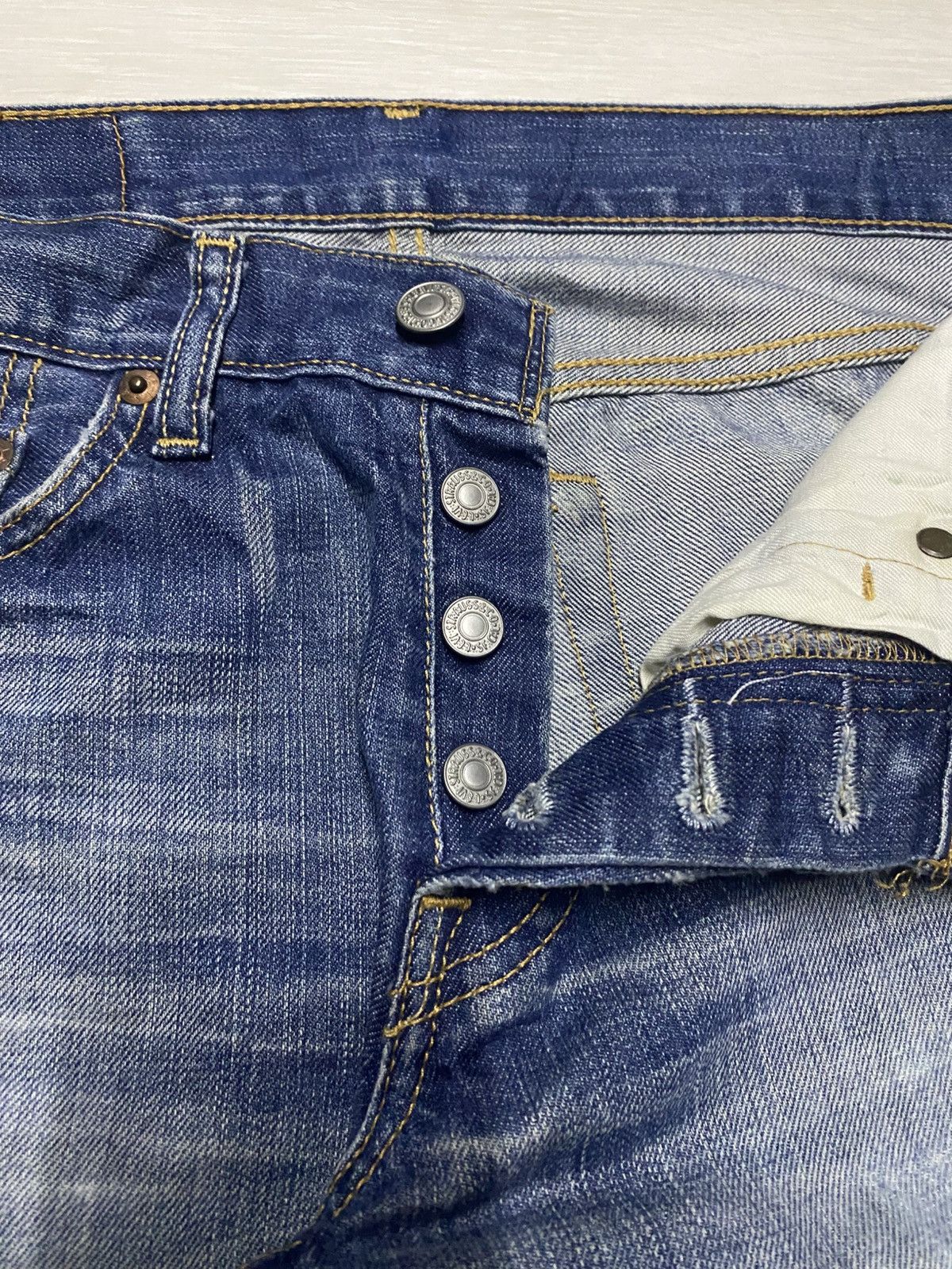Levi's Vintage Levis 501 Blue Wash Distressed ButtonFly Jeans Size US 28 / EU 44 - 10 Thumbnail