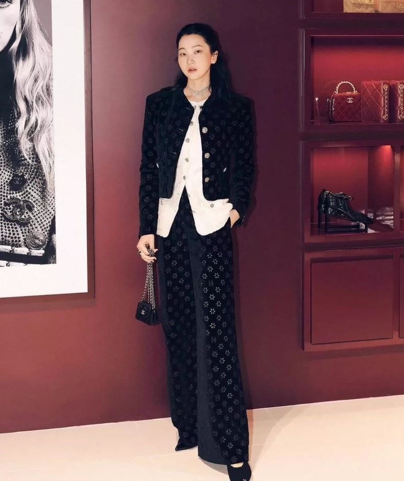 Chanel Chanel 22K black velvet flower hollow trousers 2504-Nextarr Size 42" / US 20 - 9 Thumbnail