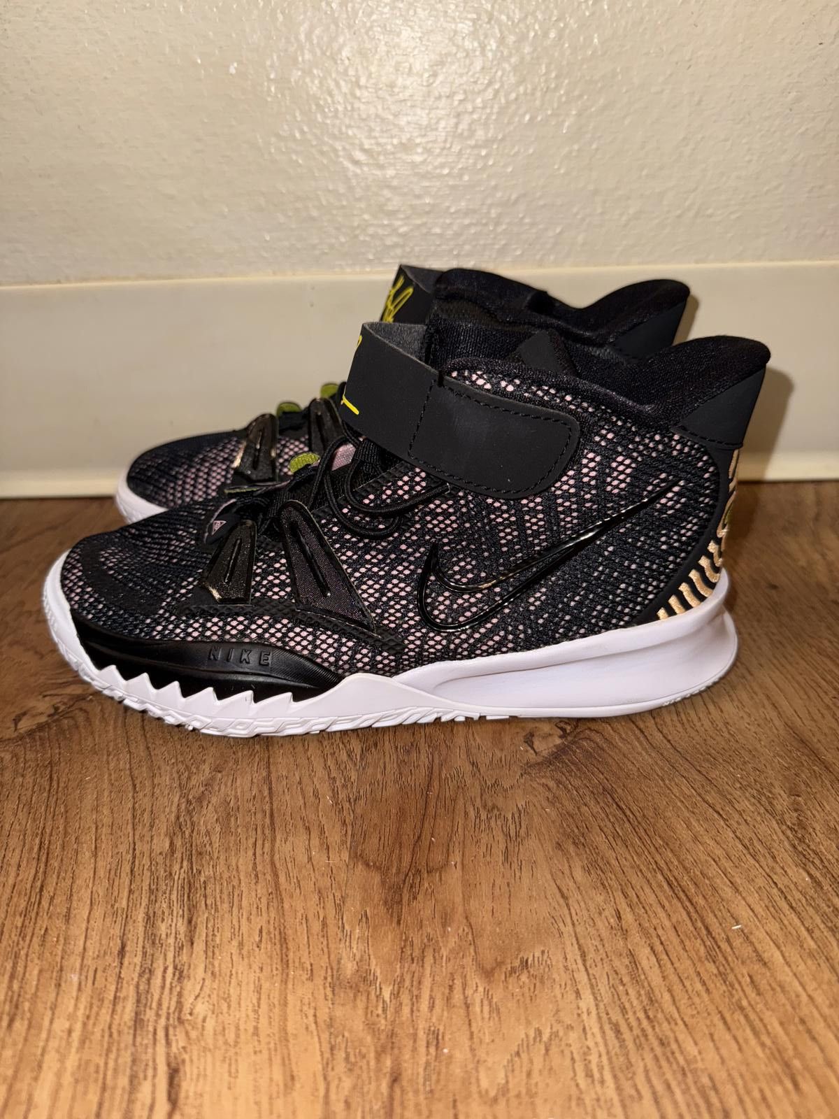 Nike Nike Kyrie 7 Ripple Effect (PS) Size US 5 / EU 37 - 3 Thumbnail