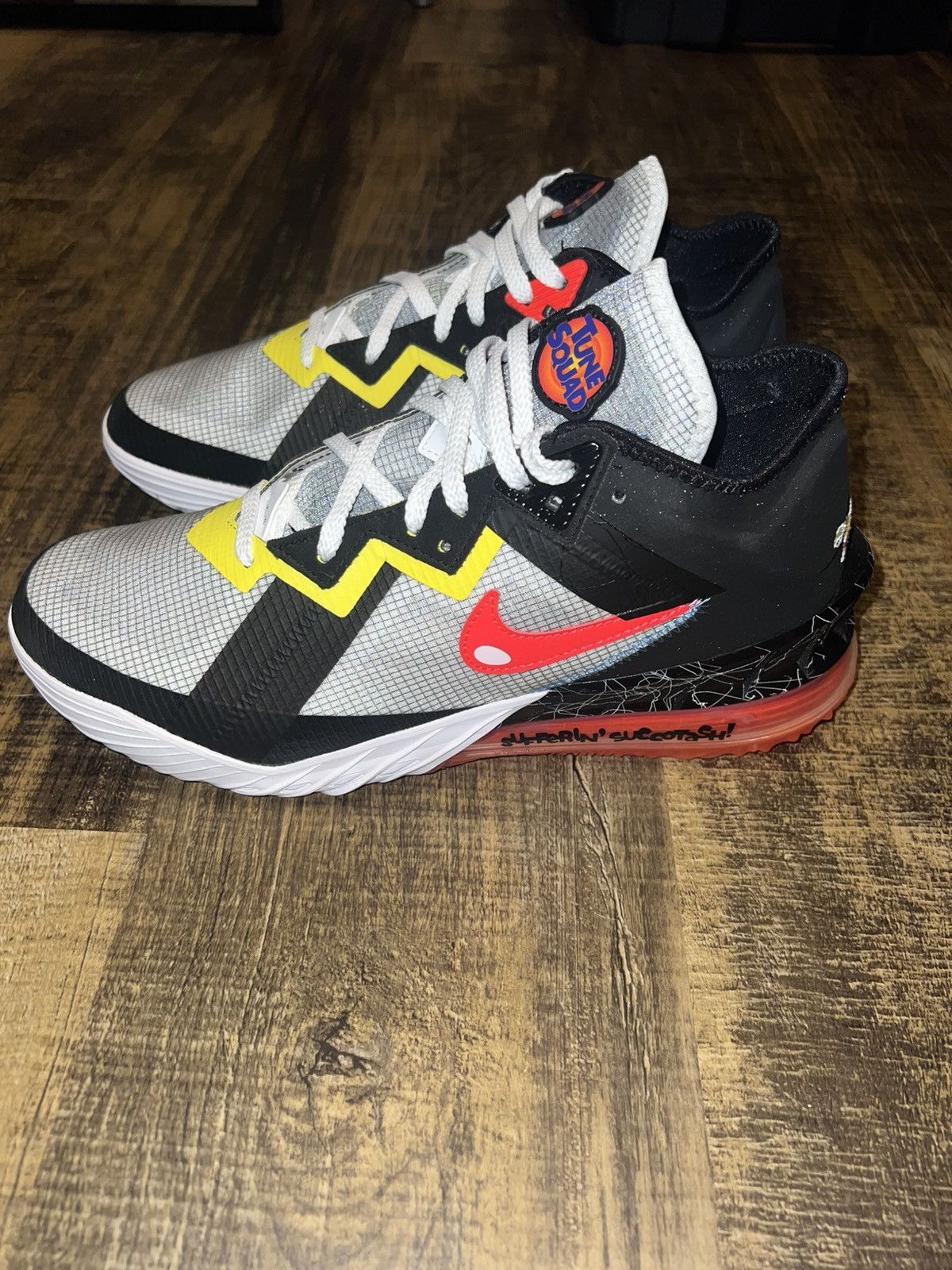 Nike LeBron XVIII Low Tweety X Sylvester Size US 10.5 / EU 43-44 - 2 Thumbnail