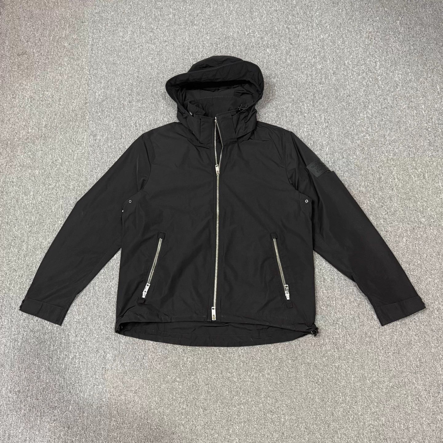 Burberry Burberry black arm logo nylon jacket 52 mint Size US L / EU 52-54 / 3 - 1 Thumbnail