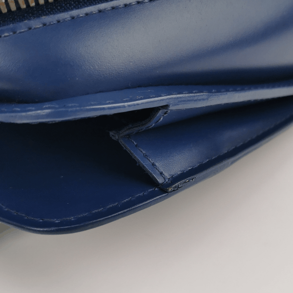 Louis Vuitton Louis Vuitton (LV) Pont Neuf leather solid color water ripp Size ONE SIZE - 7 Thumbnail