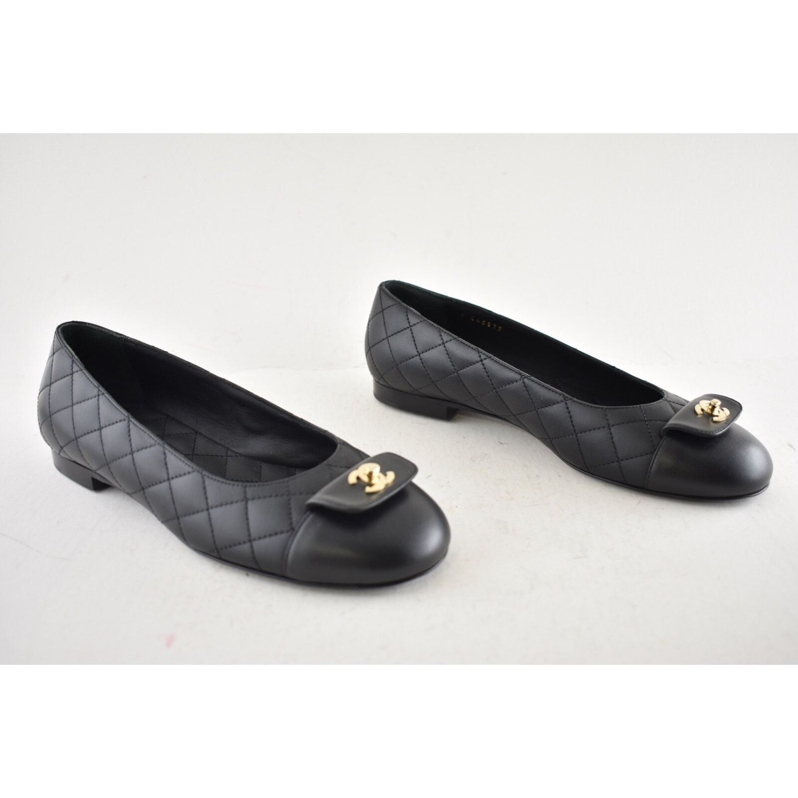 Chanel Chanel Black Leather Turnlock CC Logo Quilted Ballet Flat 37 Size US 6 / IT 36 - 3 Thumbnail