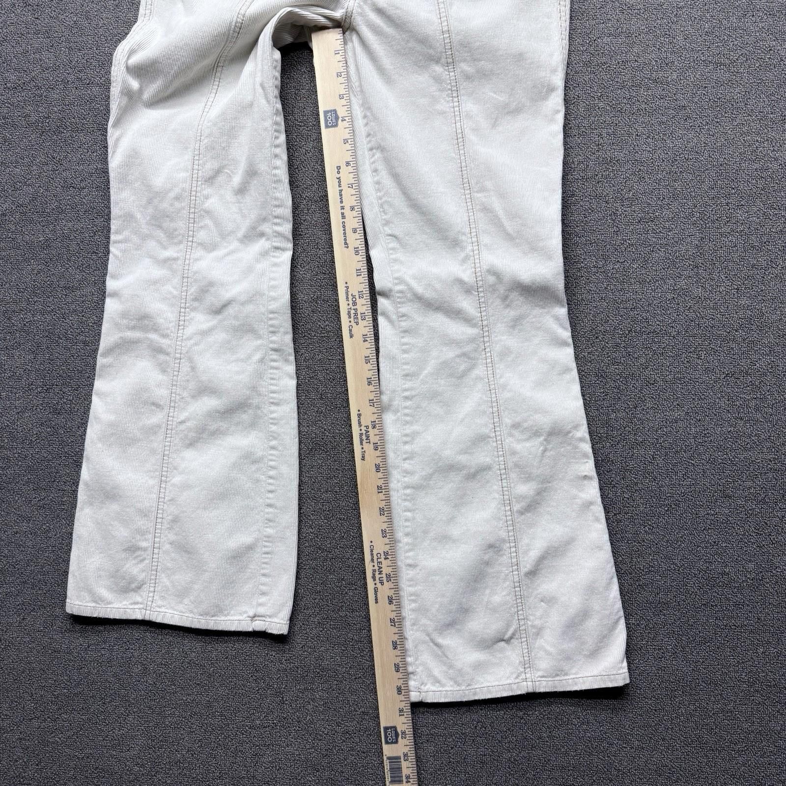 American Eagle Outfitters American Eagle Cream Corduroy Flare Jean MidRise Y2K90’s 12R Size 34" / US 12 / IT 48 - 6 Thumbnail