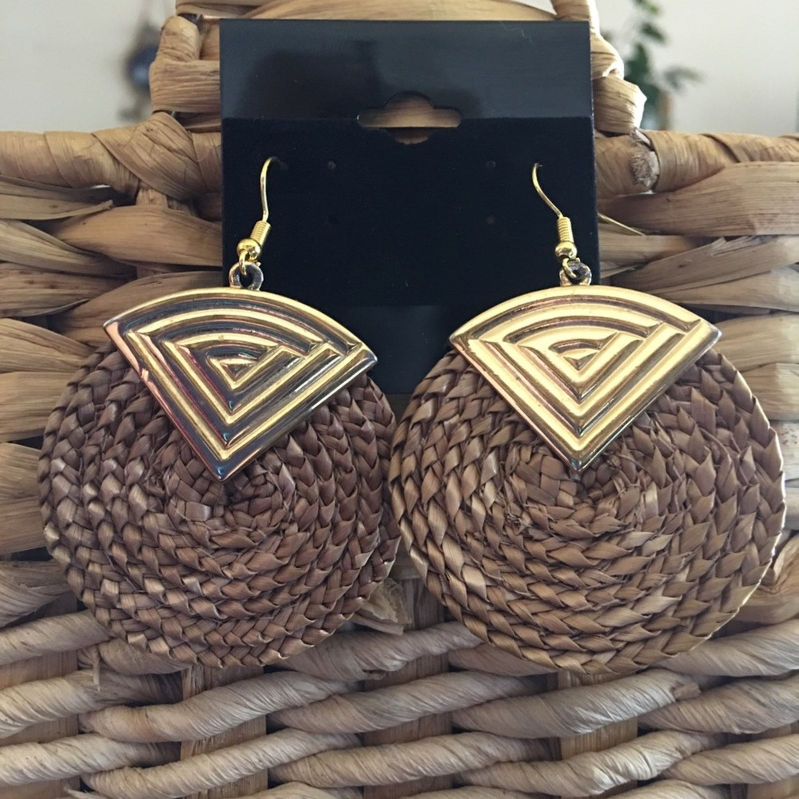 Vintage Vintage wicker disc gold tone fish hook earrings Size ONE SIZE - 1 Thumbnail