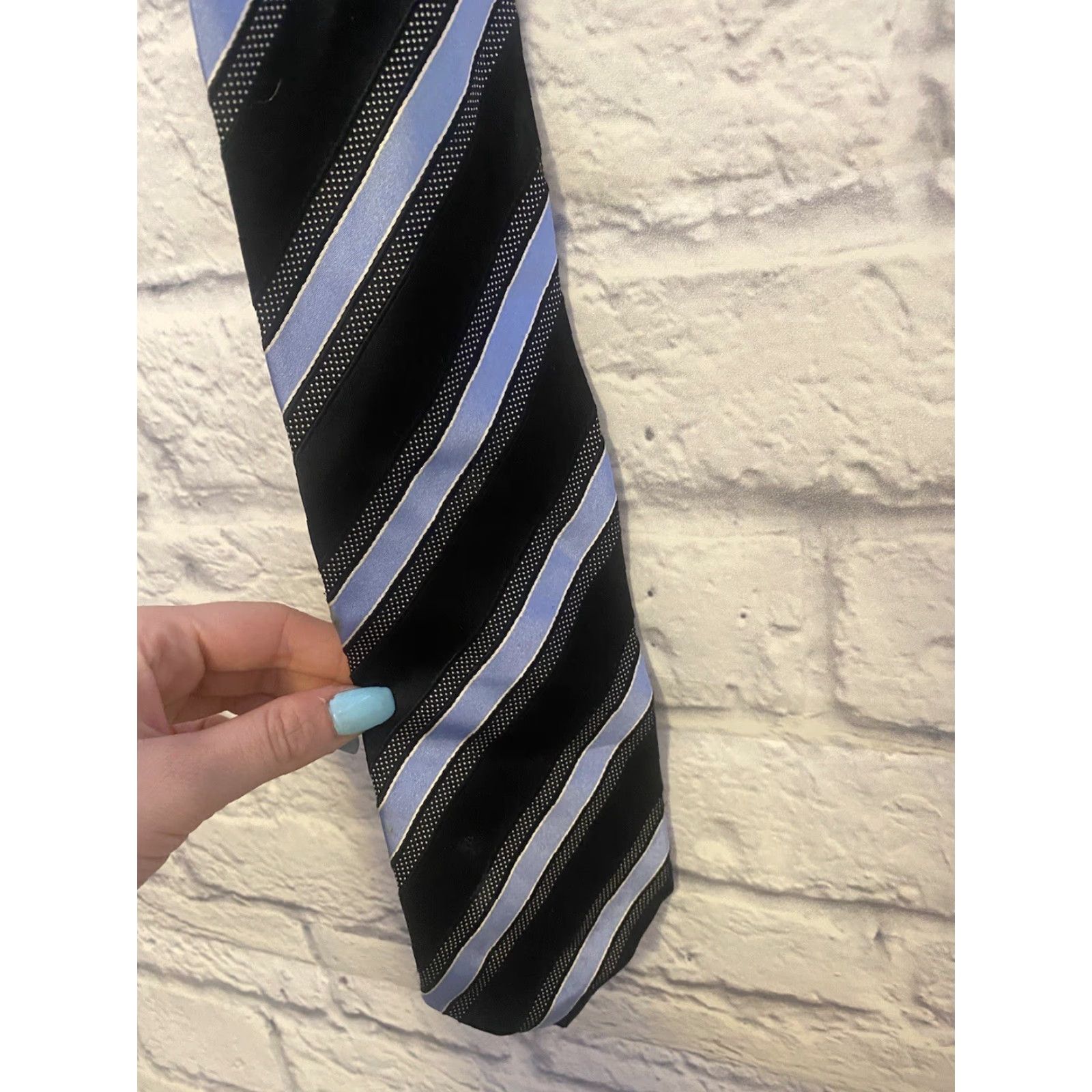 Vintage **Donald Trump Signature Collection Blue Stripe Tie 100% Silk** User: **Donald Trump Signature Collection Blue Stripe Mens Tie 100% Silk** Size ONE SIZE - 7 Thumbnail