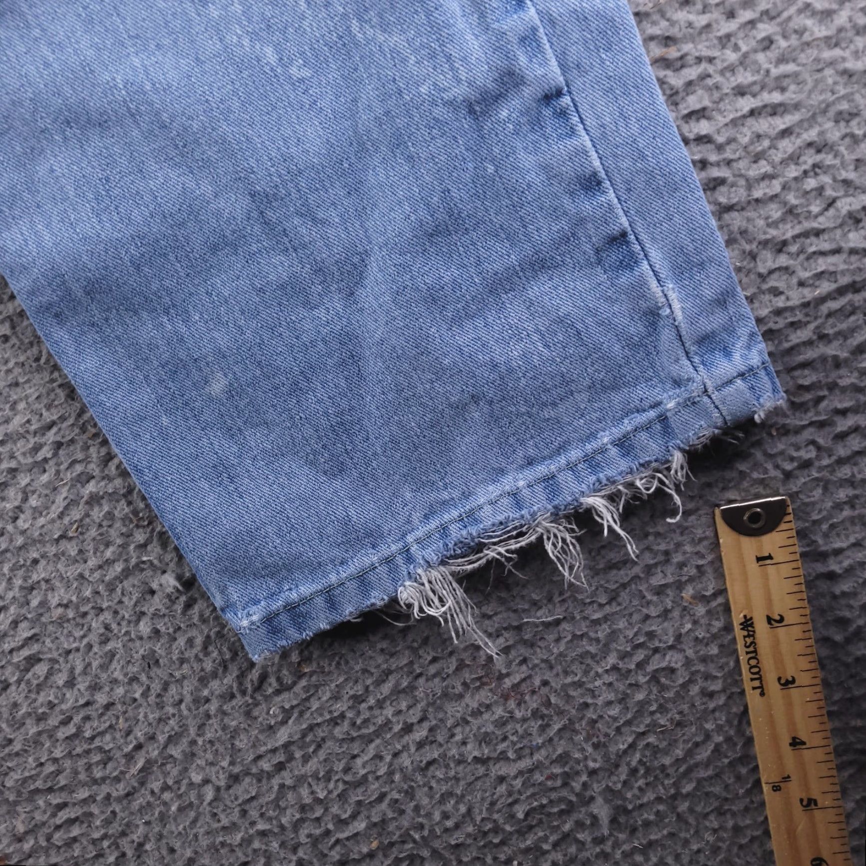 Izod VINTAGE Izod Jeans Mens 34x28 Blue Relaxed Distressed Light Wash Jeans Mens Size US 34 / EU 50 - 5 Thumbnail