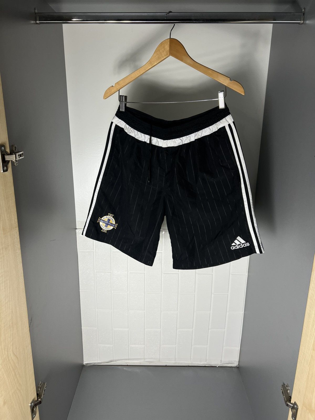 Adidas VINTAGE ADIDAS NORTHERN IRELAND IRISH SOCCER SHORTS Y2K 90s Size US L / EU 52-54 / 3 - 2 Thumbnail