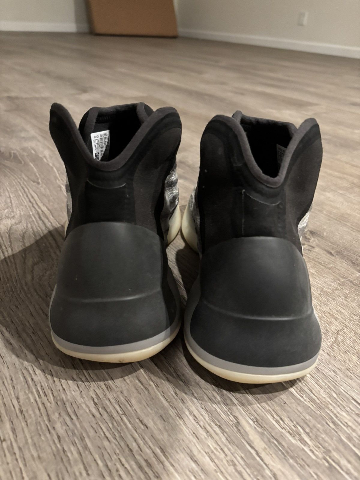 Yeezy Adidas Yeezy QNTM Size US 8 / EU 41 - 3 Thumbnail