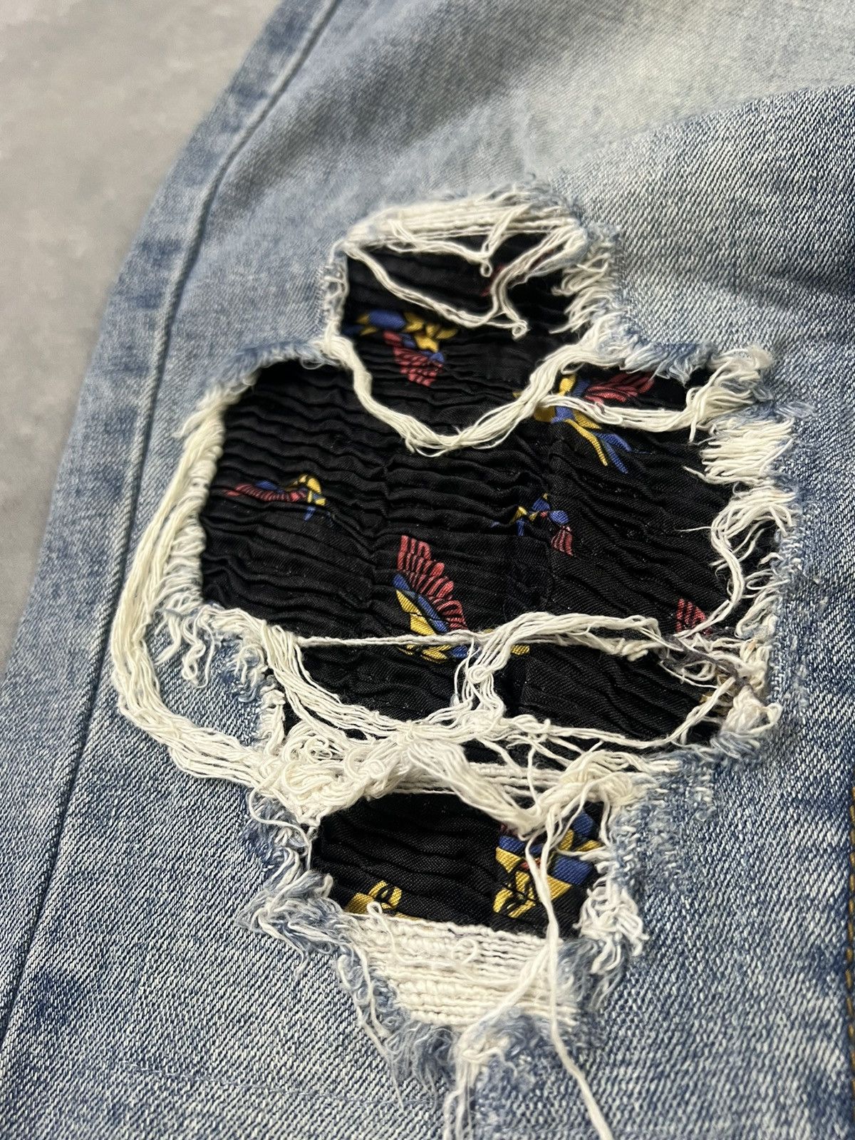Number (N)ine 2000s Amiri Mx1 Distressed Ripped Wash Jeans Lgb Ifsix Size US 32 / EU 48 - 4 Thumbnail