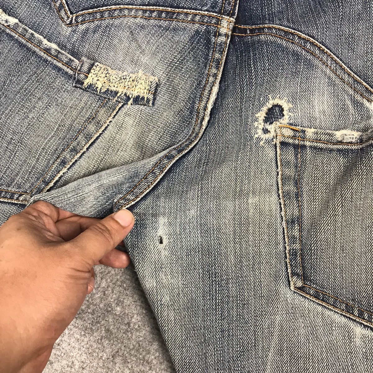 Issey Miyake SUNAO KUWAHARA ISSEY MIYAKE DISTRESSED DENIM PANTS Size 30" / US 8 / IT 44 - 16 Thumbnail