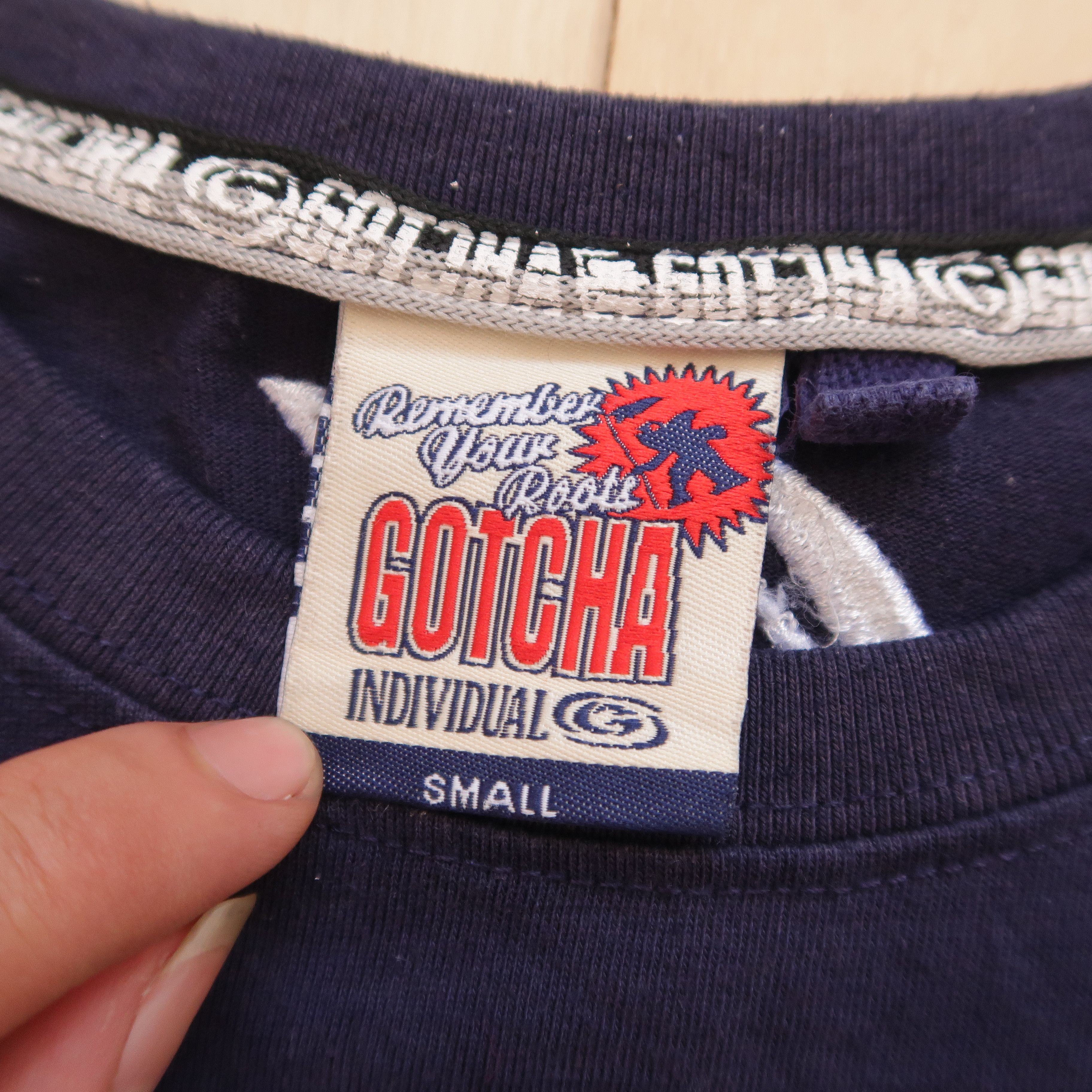 Japanese Brand 2000s Gotcha Surf Full Embroidered T-Shirt Size US S / EU 44-46 / 1 - 4 Thumbnail