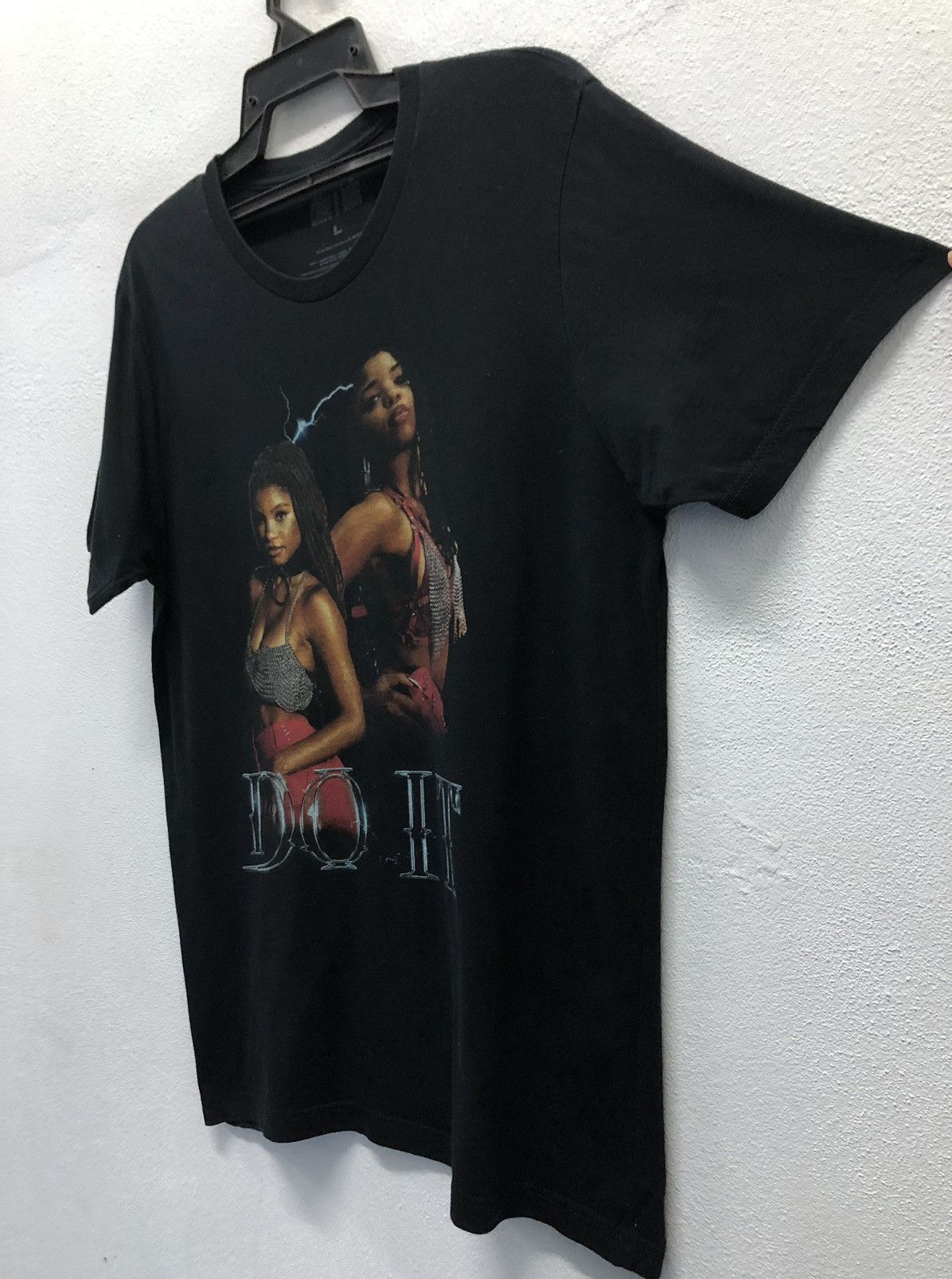 Vintage Vintage R&B Duo Chloe x Halle Do It T-Shirt Size US L / EU 52-54 / 3 - 6 Thumbnail