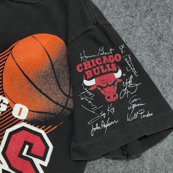Changes × NBA × Vintage 🔥 1992 CHICAGO BULLS NBA Vintage Tee 🔥 Size US S / EU 44-46 / 1 - 7 Thumbnail