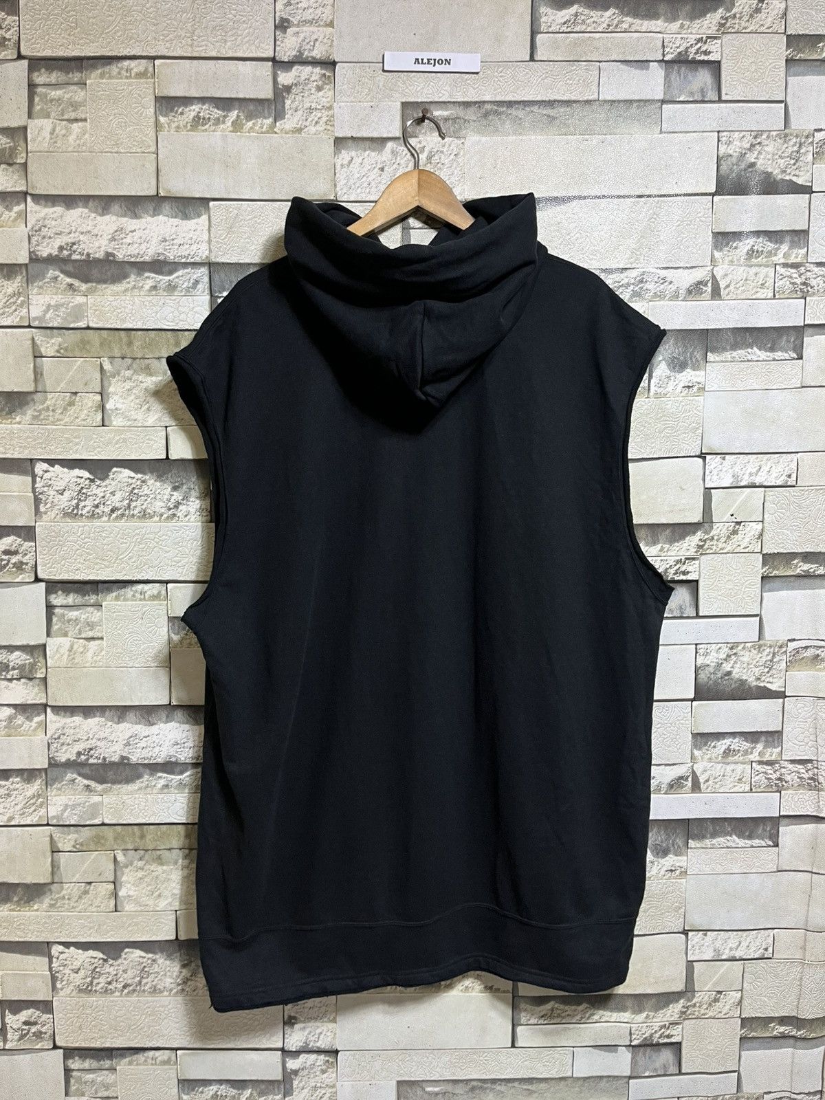 Nude: Masahiko Maruyama NUDE: MASAHIKO MARUYAMA DRAWSTRING SLEEVELESS HOODIE Size US M / EU 48-50 / 2 - 9 Thumbnail