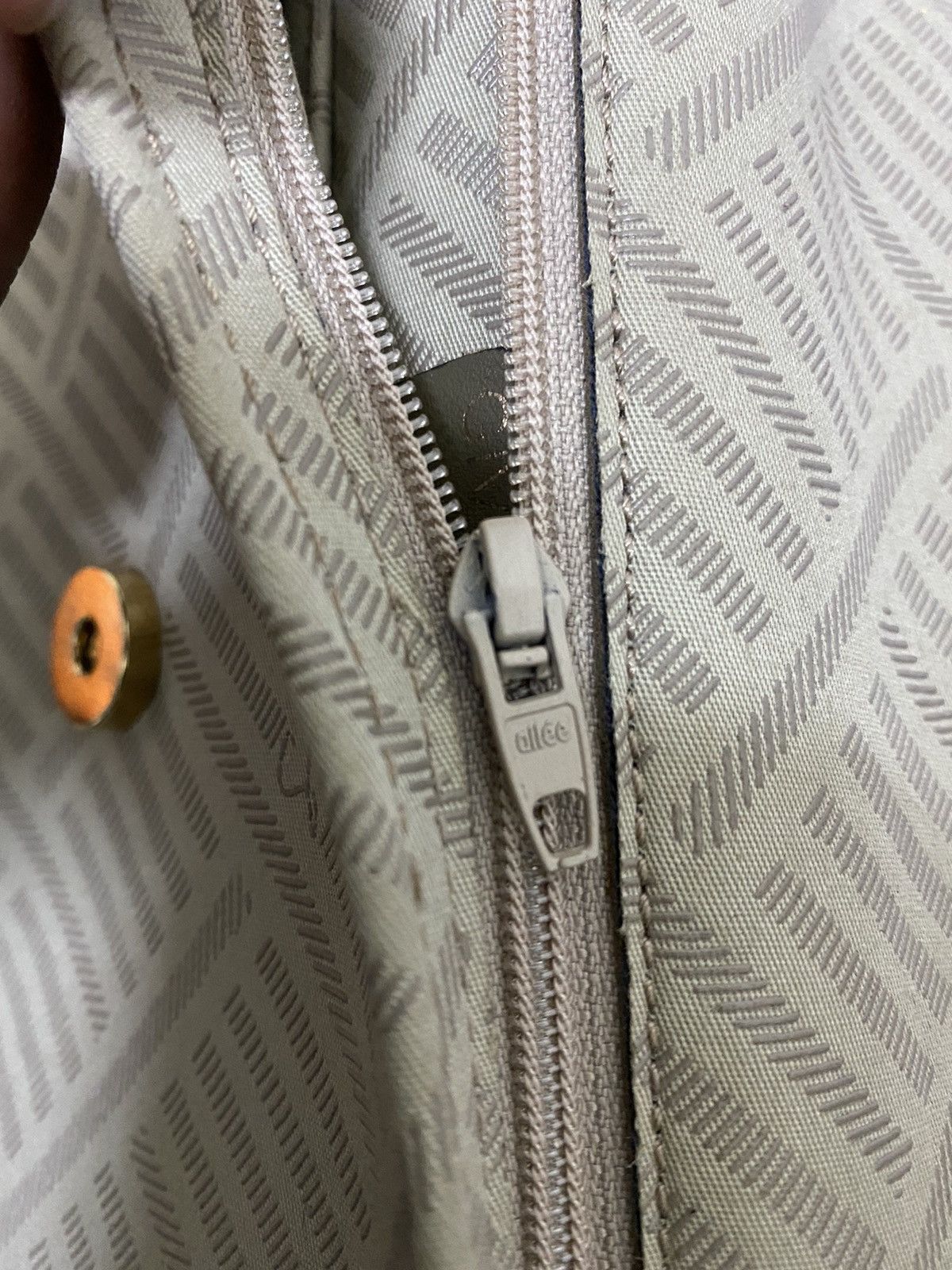 Givenchy Vintage Givenchy Paris Clutch Bag (BG1) Size ONE SIZE - 7 Thumbnail
