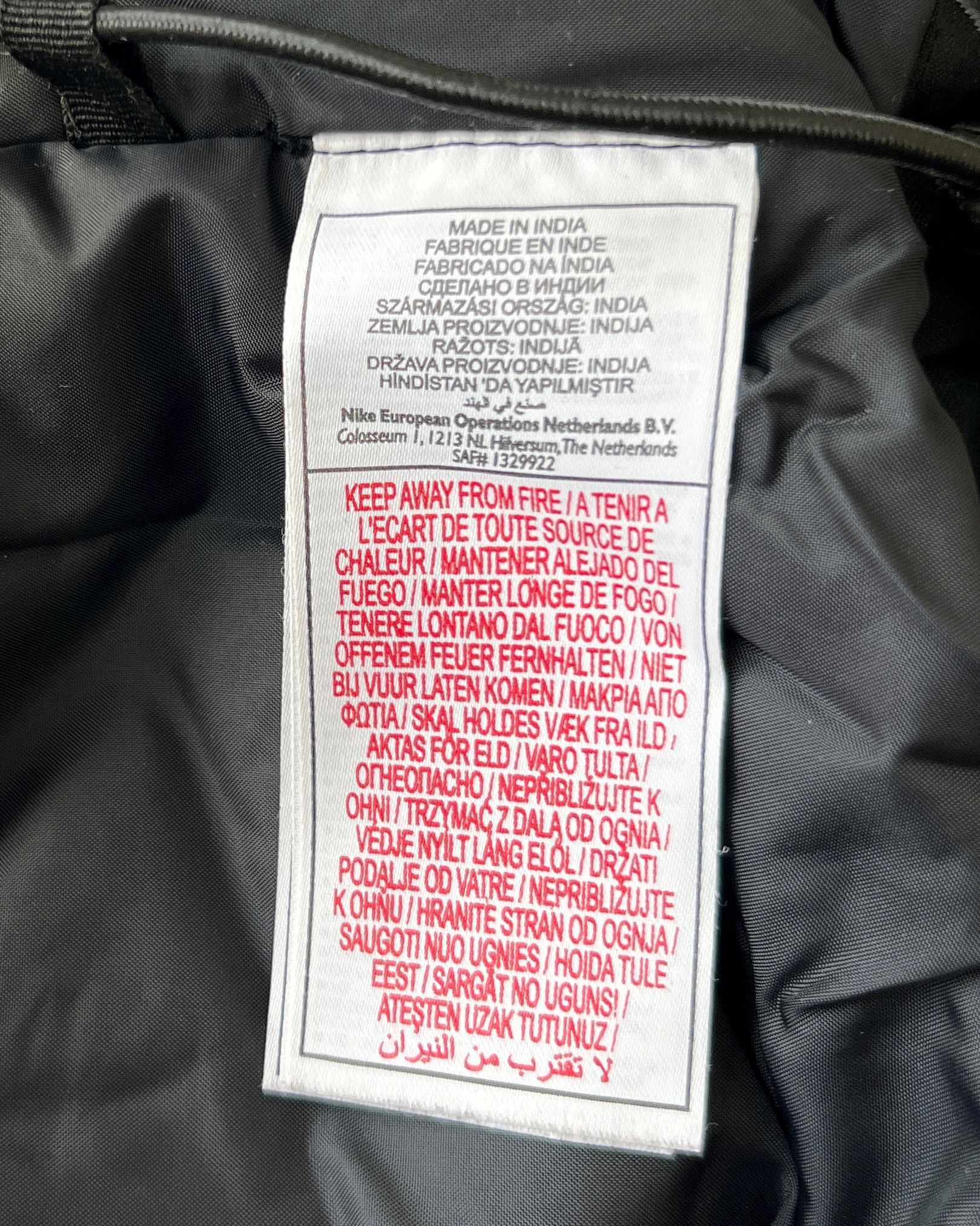 Nike VINTAGE Y2K NIKE EMBROIDERED LOGO INSULATED PUFFER JACKET Size US M / EU 48-50 / 2 - 8 Thumbnail