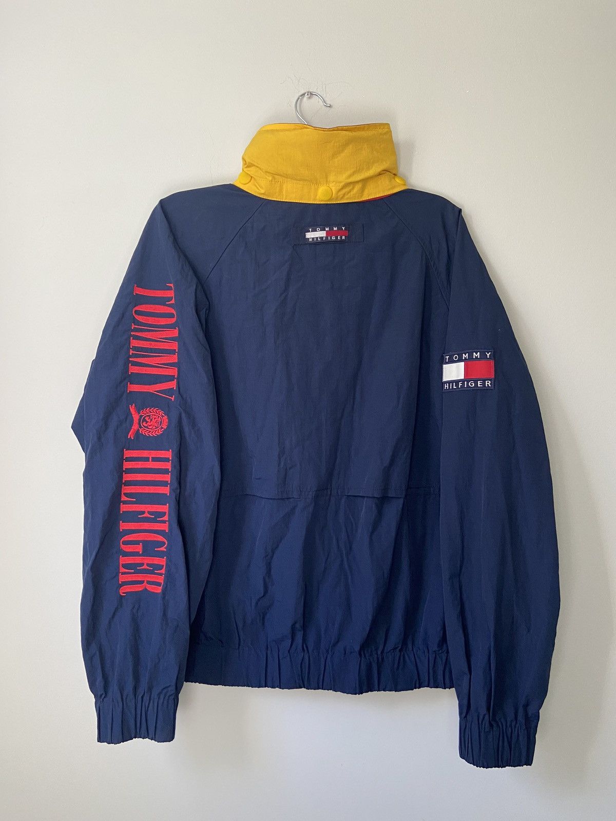 Tommy Hilfiger 1990s Tommy Hilfiger Sailing Spellout Windbreaker Jacket Size US L / EU 52-54 / 3 - 9 Thumbnail