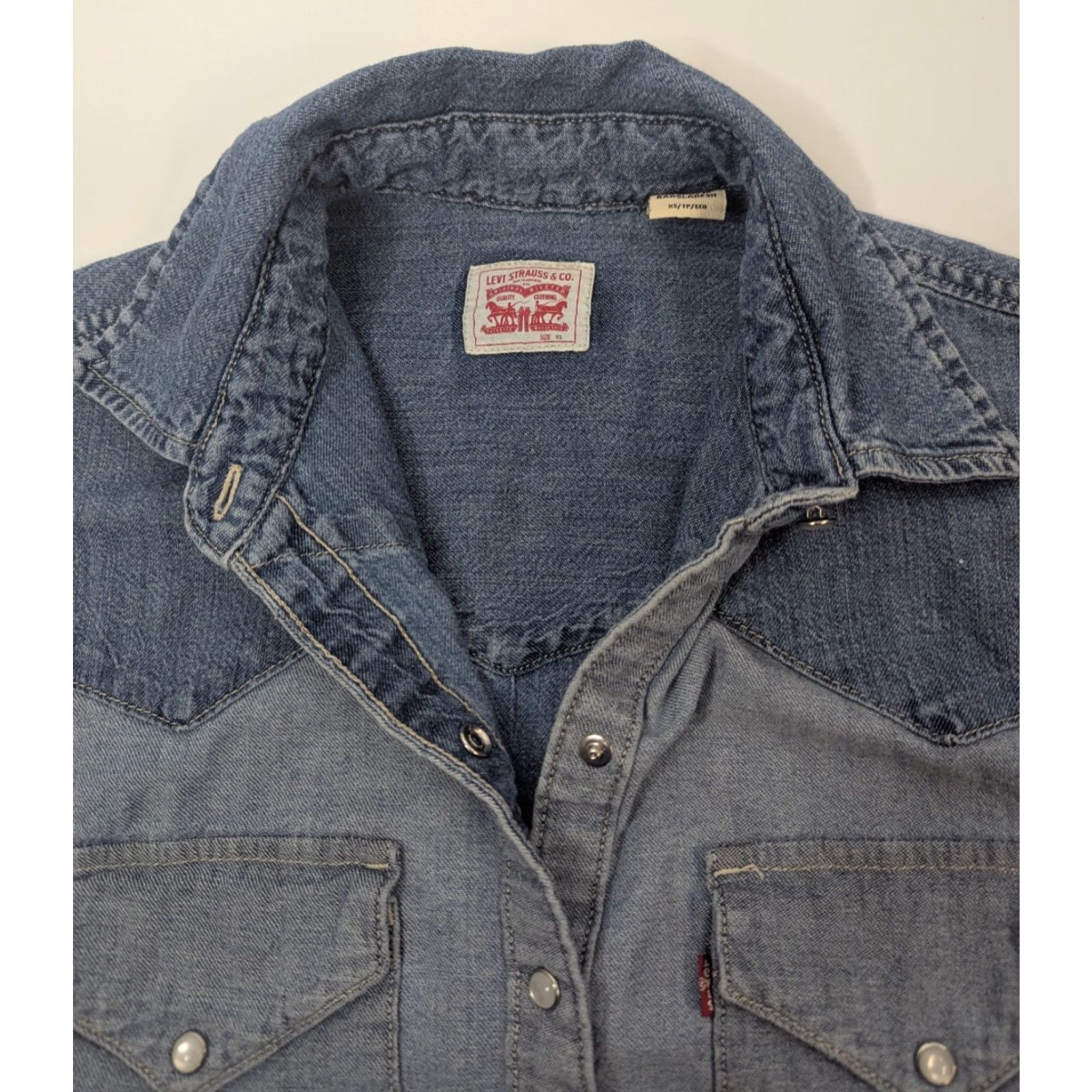 Levi's VINTAGE Levi's Women's Dylan In Reverse Western Pearl Snap Shirt XS Cowgirl A3373 Size XS / US 0-2 / IT 36-38 - 7 Thumbnail