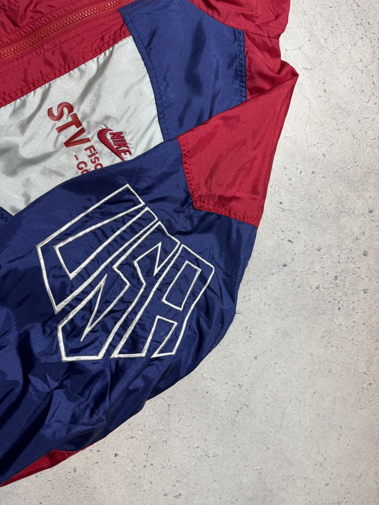 Nike Nike USA Vintage 90’s Nylon Track Jacket Big Logo Swoosh Size US L / EU 52-54 / 3 - 9 Thumbnail