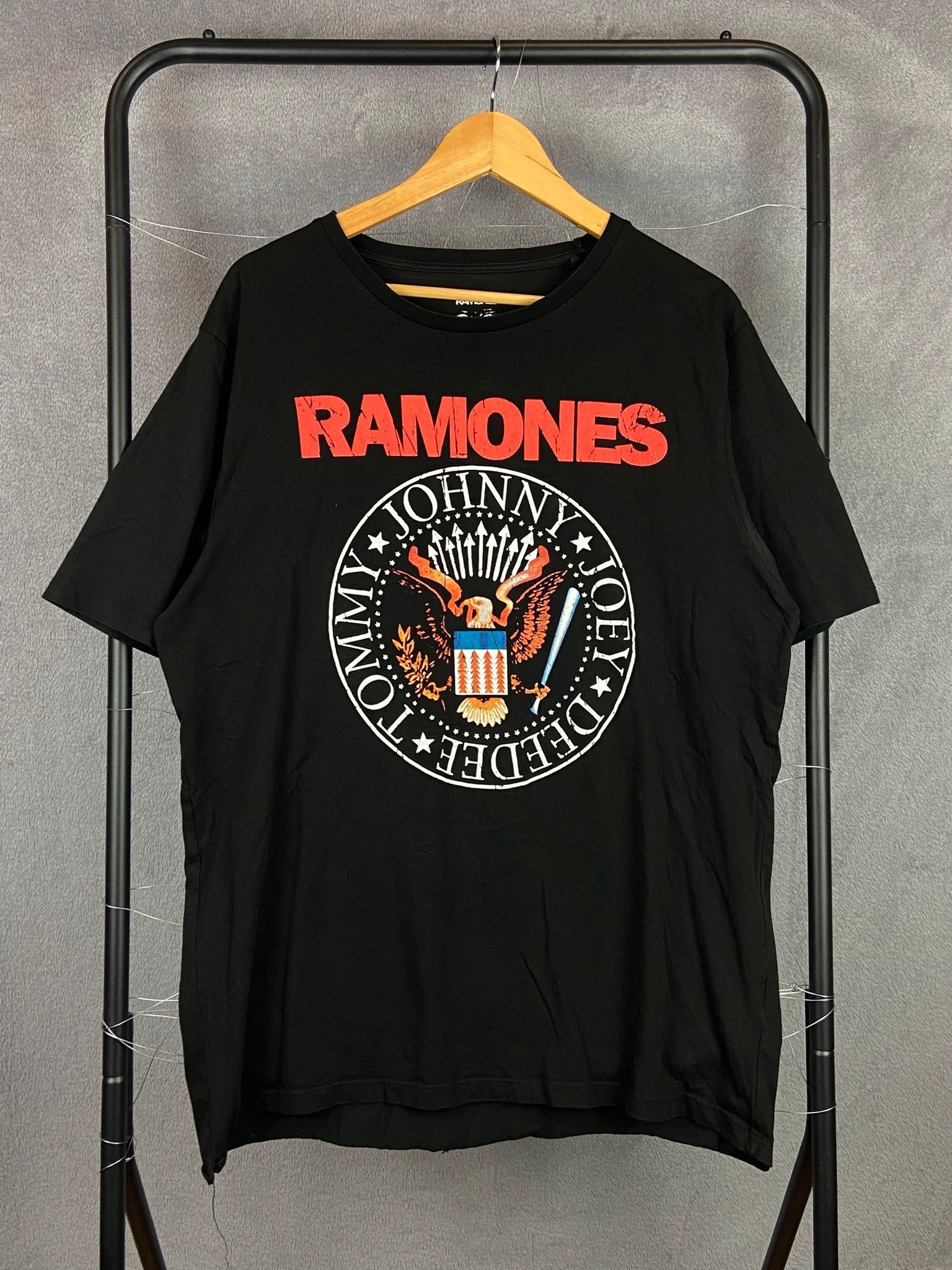 Vintage Ramones band tee vintage 90s punk rock grunge tour shirt L Size US L / EU 52-54 / 3 - 1 Thumbnail
