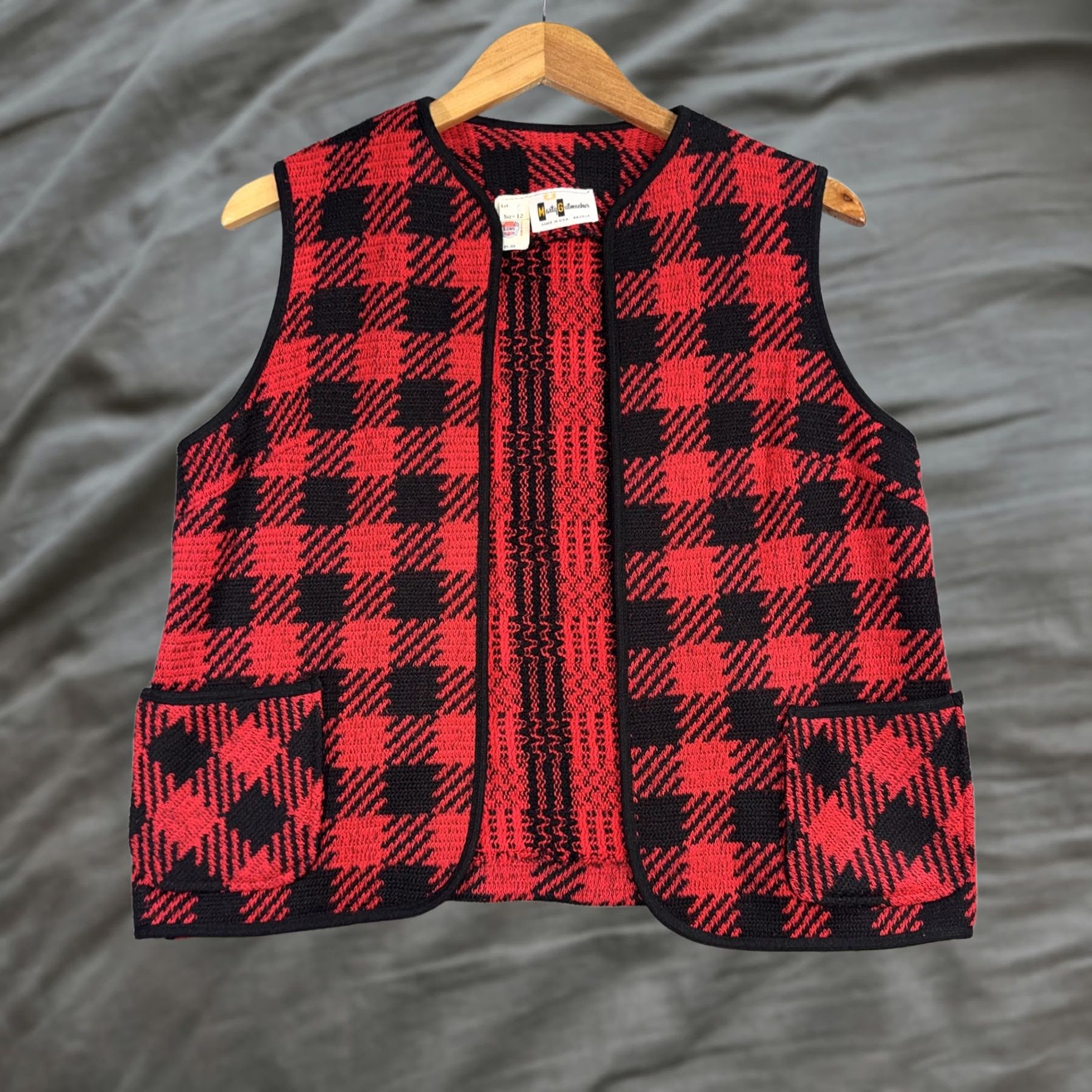 Vintage VINTAGE Marty Gutmacher Vest Womens 12 Red Black Plaid Knit Open Front USA Size XL / US 12-14 / IT 48-50 - 1 Thumbnail
