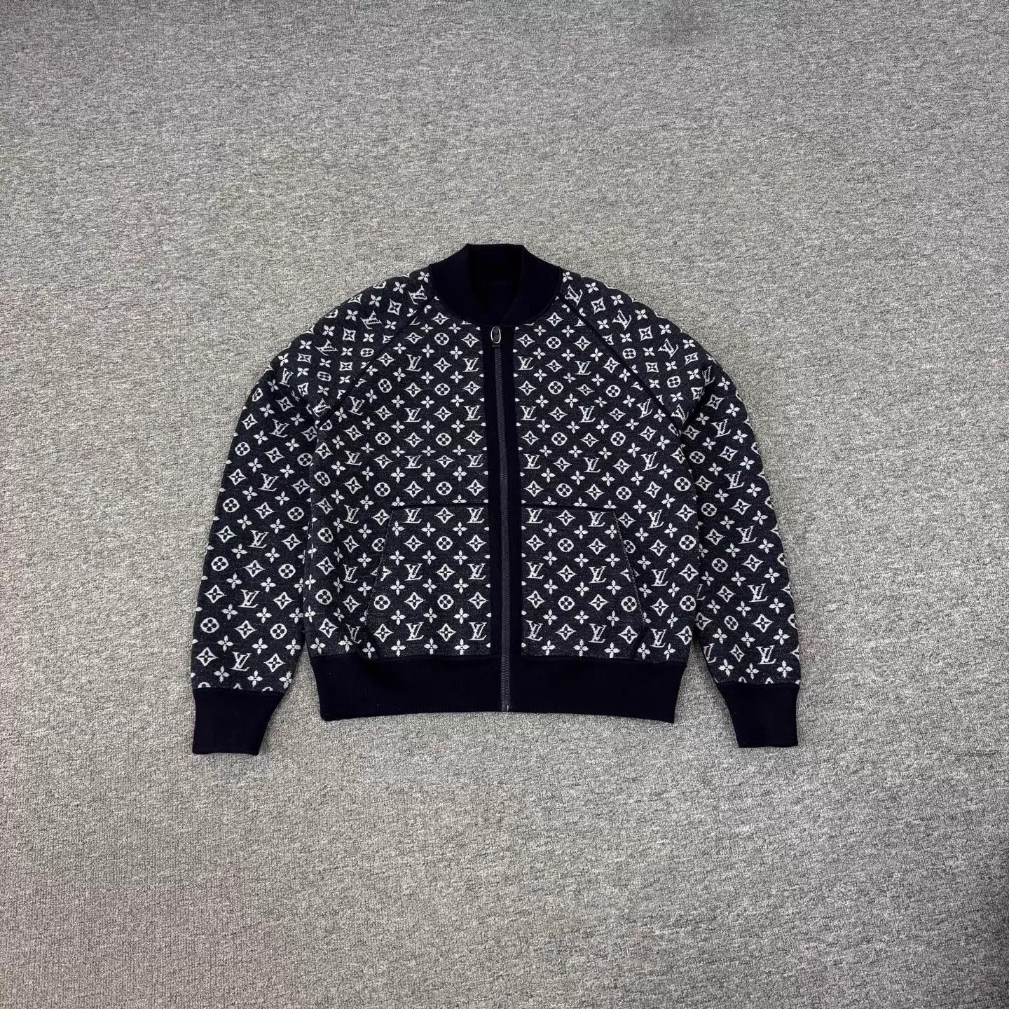 Louis Vuitton LV Monogram Reversible Wool Zip Jacket Near New Size L Size US L / EU 52-54 / 3 - 1 Thumbnail
