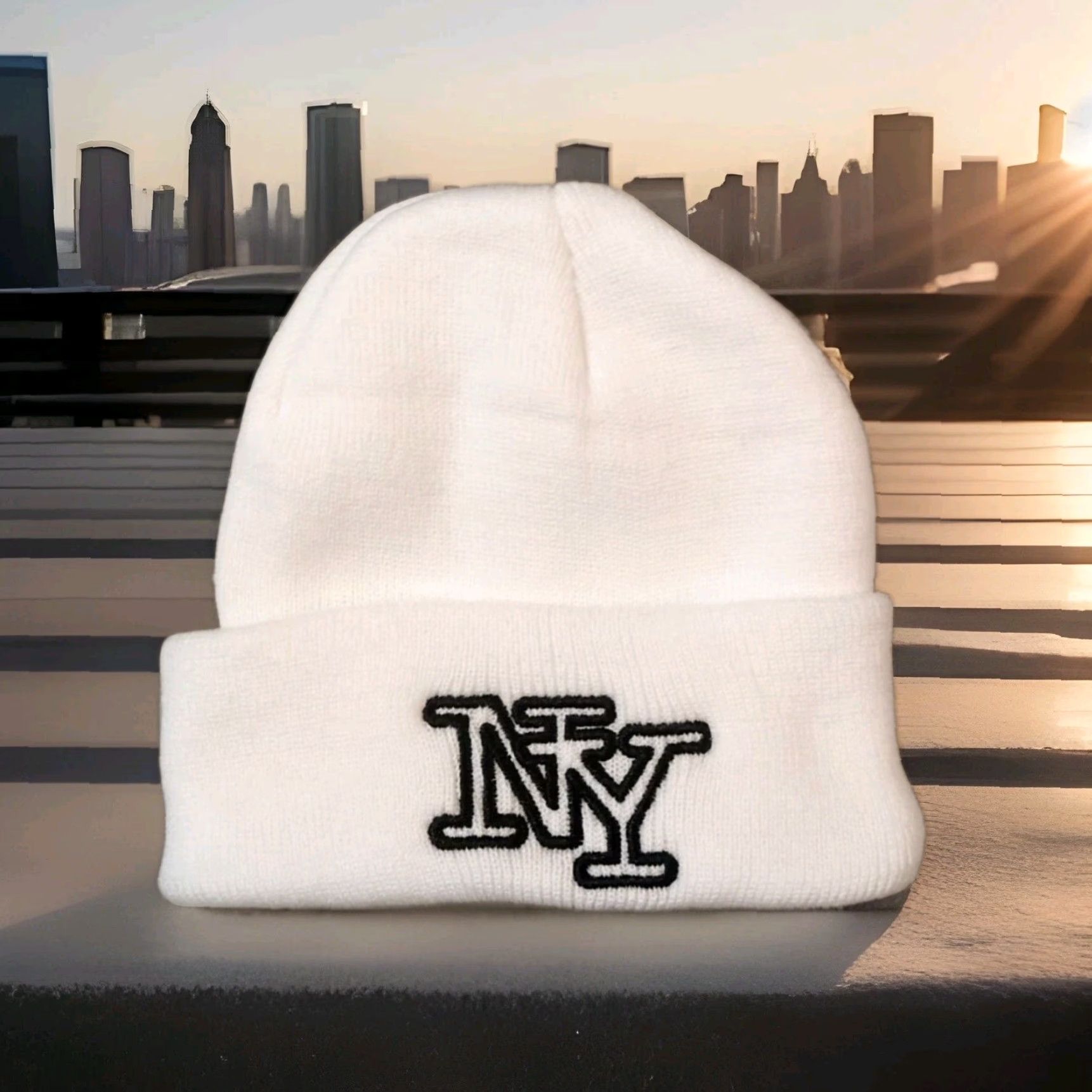 Vintage VINTAGE New York City NYC Logo Beanie Winter Hat White Warm New Rare Embroidered Size ONE SIZE - 2 Thumbnail