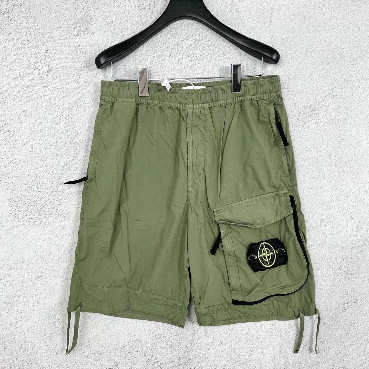 Stone Island Green Cargo Shorts with Utility Pockets Size US 32 / EU 48 - 1 Thumbnail