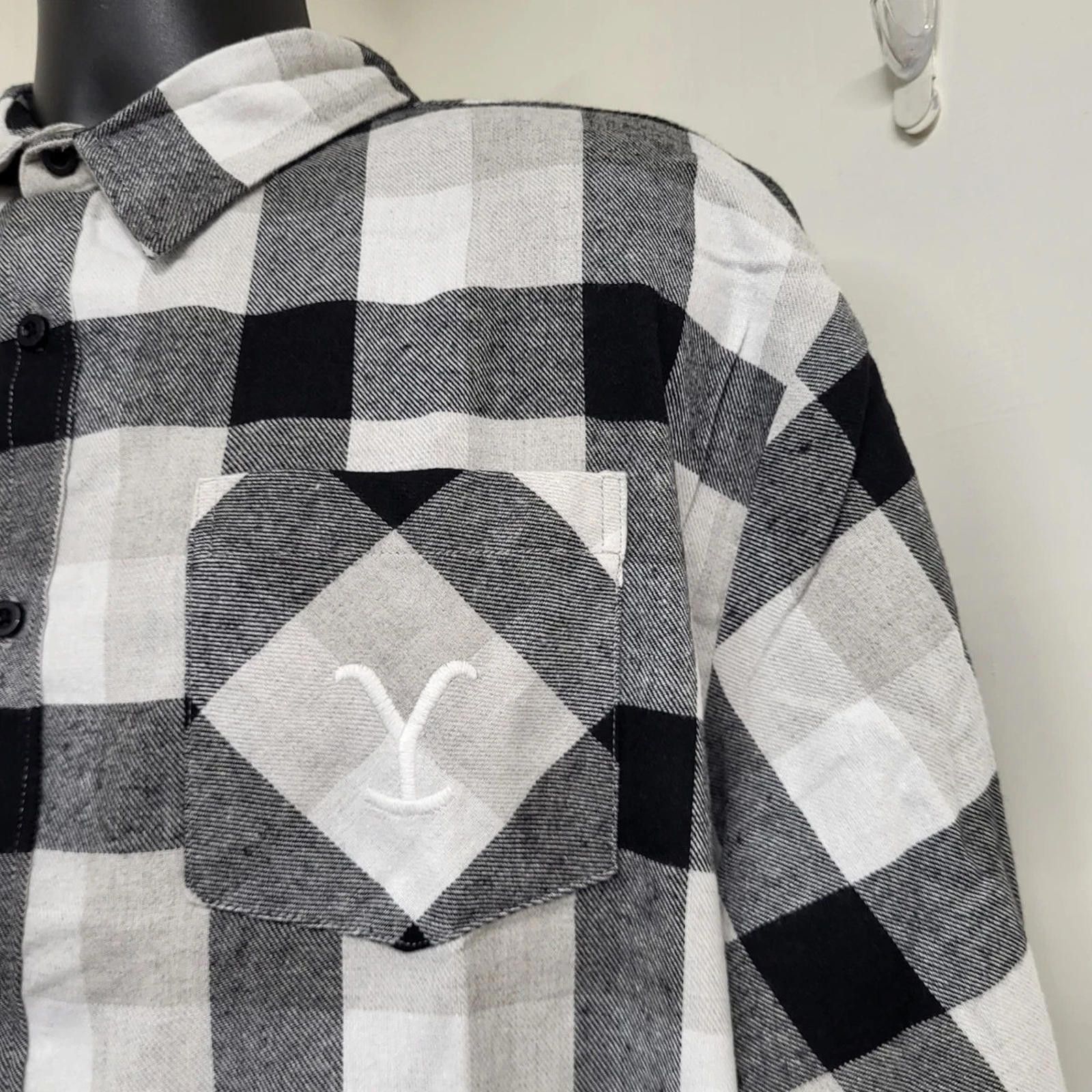 Other Yellowstone Flannel Shirt Men's SzL White Black Dutton Ranch Size US L / EU 52-54 / 3 - 6 Thumbnail