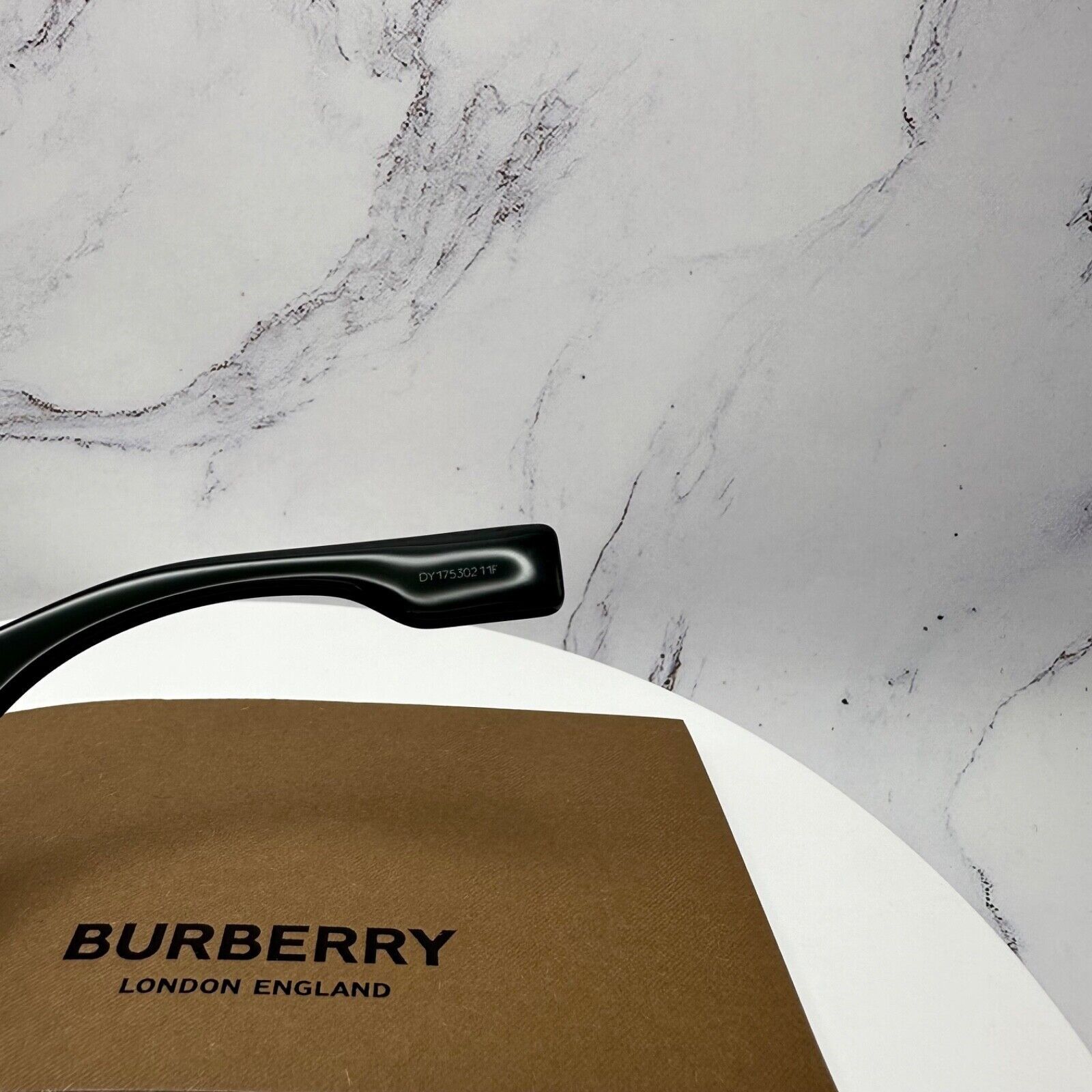 Burberry Burberry Sunglasses Black Acetate Gold Metal Logo Oversized Size ONE SIZE - 10 Thumbnail