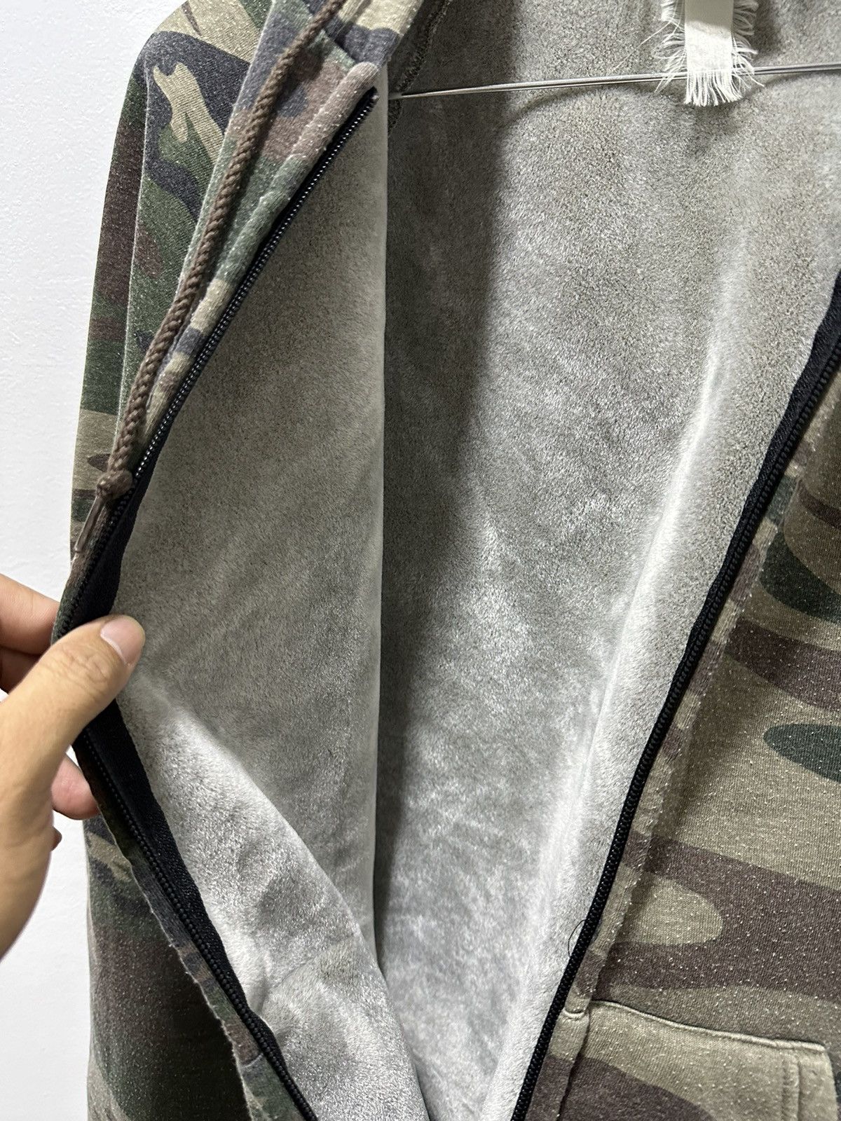 Carhartt Vintage Carhartt Camouflage Sweater Small Logo Design Size US L / EU 52-54 / 3 - 7 Thumbnail