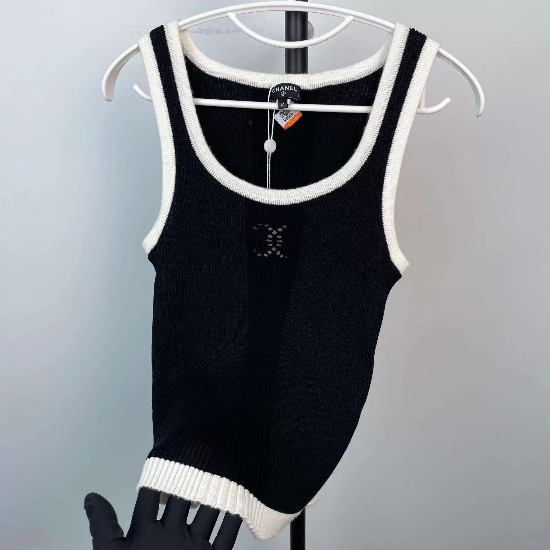 Chanel Chanel 25C 98 New Black & White CC Openwork Knit Tank 40 Size M / US 6-8 / IT 42-44 - 3 Thumbnail